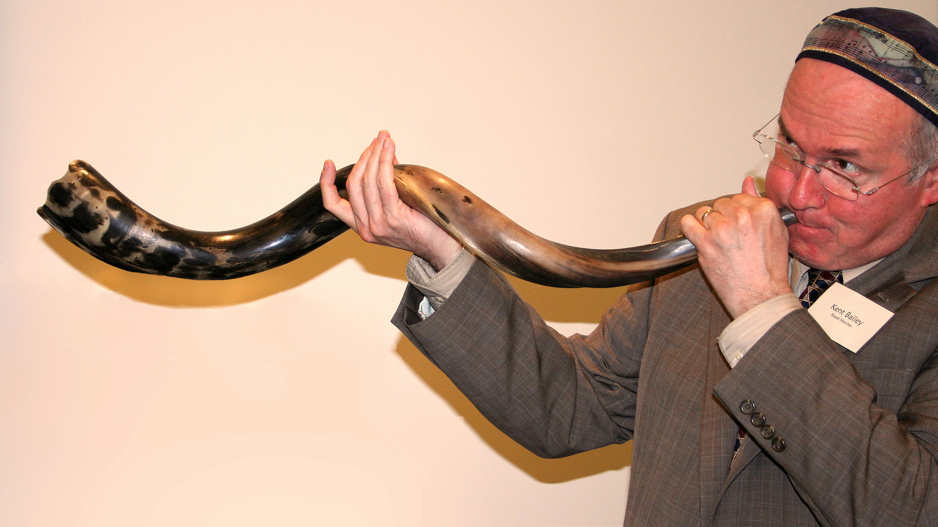 A man demonstrates sounding a shofar at a synagogue in Minnesota. Wikipedia photo.