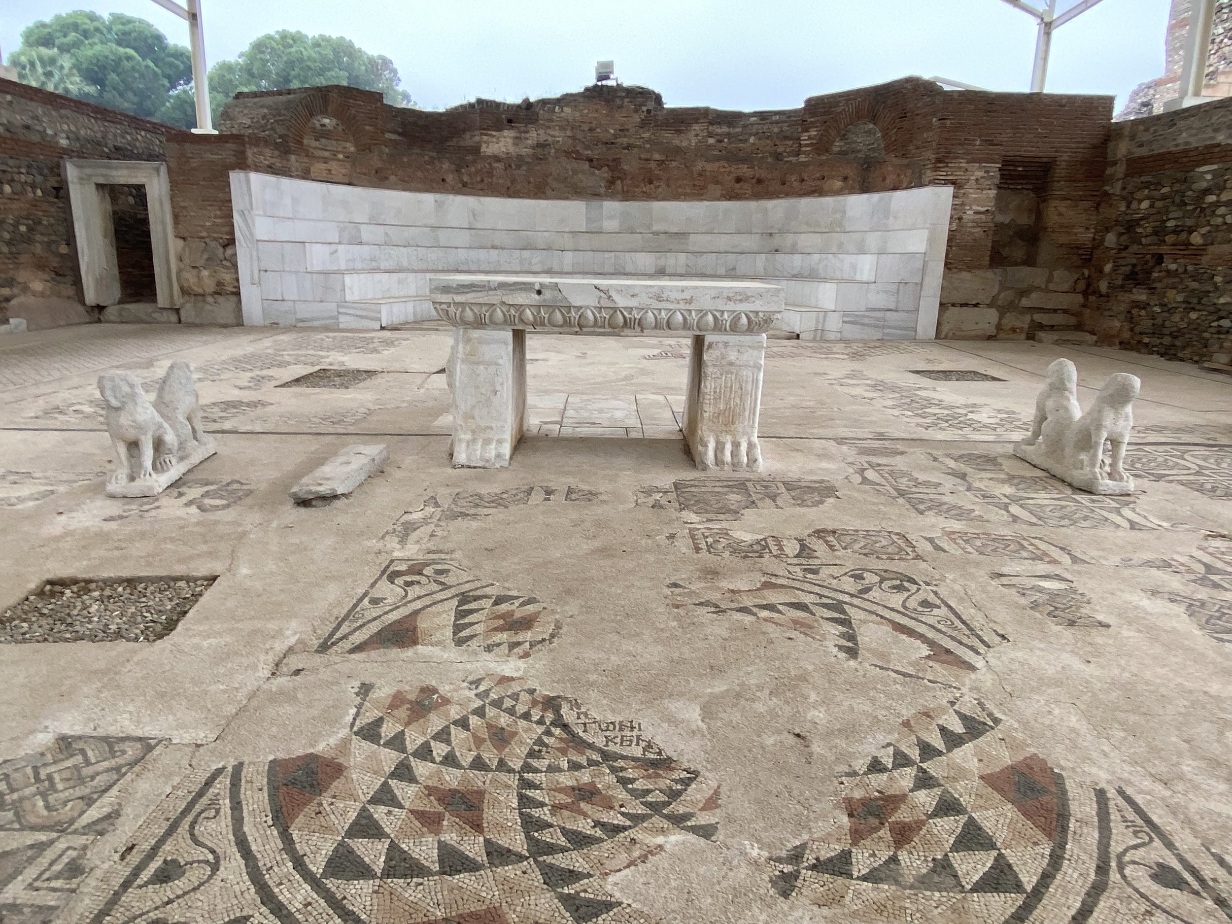 In the main hall of the Sardis synagogue, a marble table with eagle carvings and lion statues.