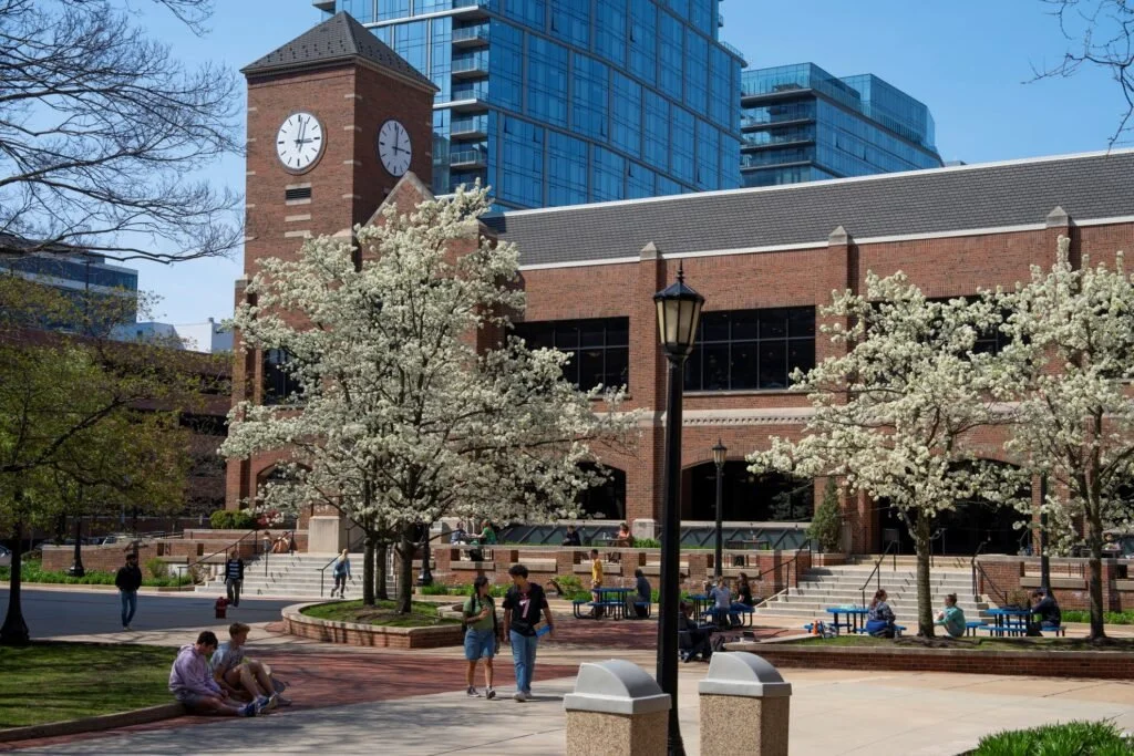 After Moody Bible Institute Sues, Chicago Opens Teaching Internships To Students