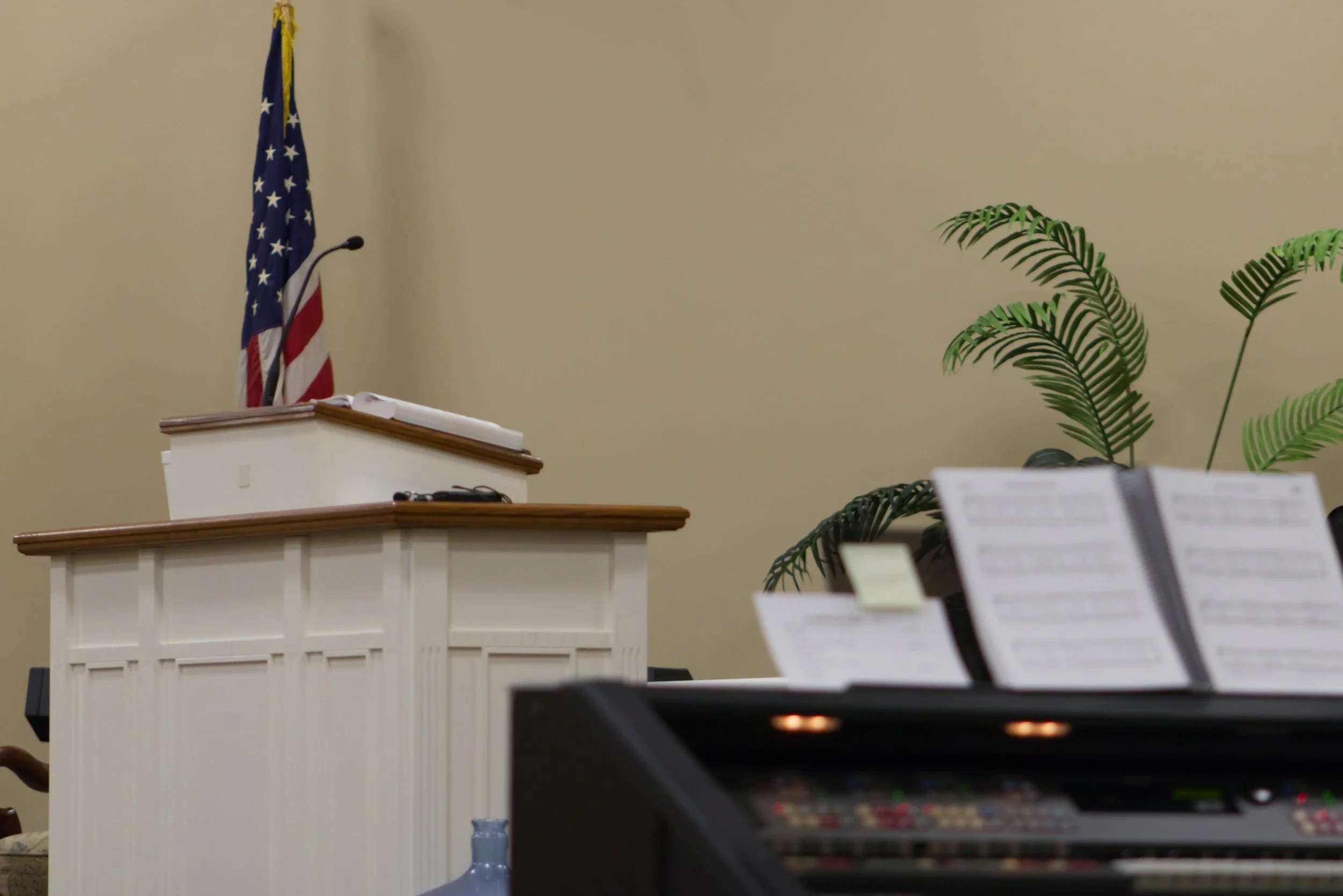 Pastors Are Preaching Longer — With Churchgoer Support 
