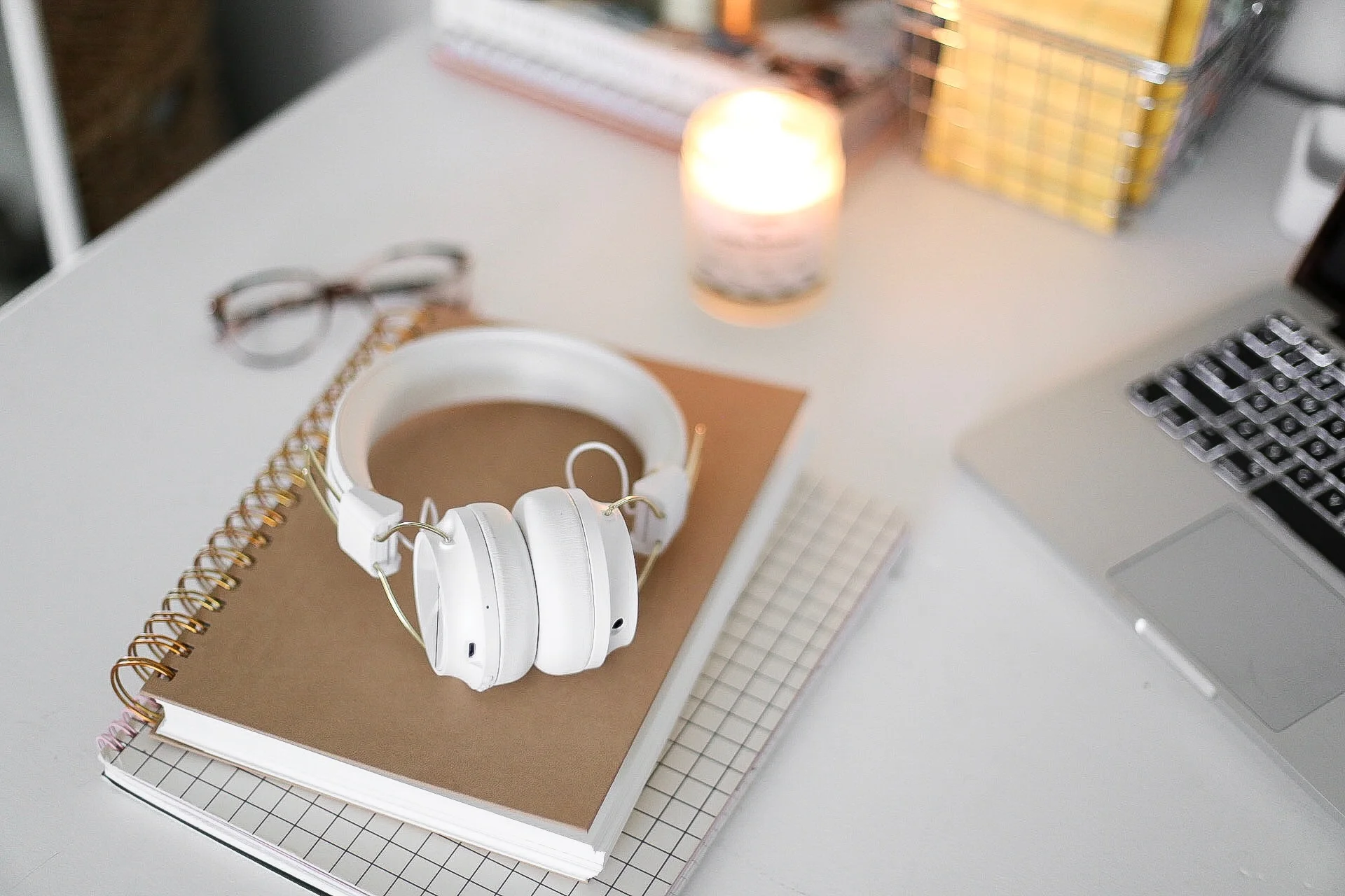 FAVORITE PODCASTS FOR INSPIRATION, MOTHERHOOD &amp; MORE