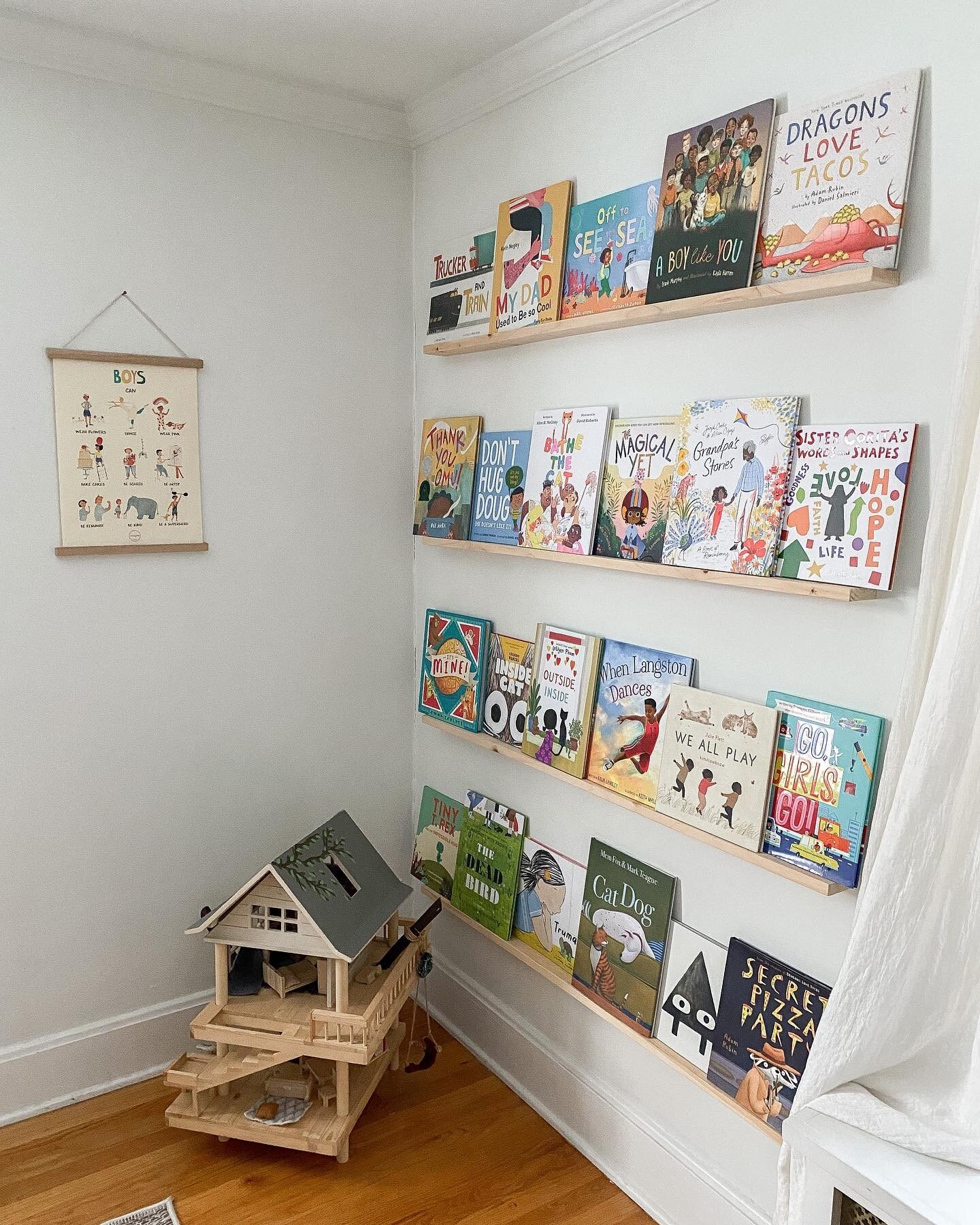 Friday feels like a great day for a book wall refresh! ⚡️ Swipe to see a close up of every book. 👀 It&rsquo;s been a year since we installed our DIY low-budget book wall &amp; we still love it as much as ever, we refresh the books every 2-3 weeks &a