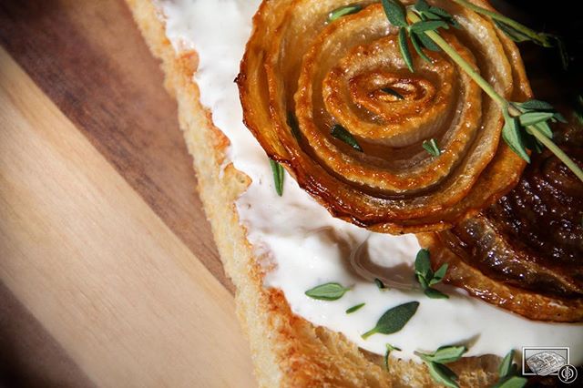 Caramelized onion rosettes with fresh thyme from the garden, ❤️ #ToastTuesday #JessicasBrickOven