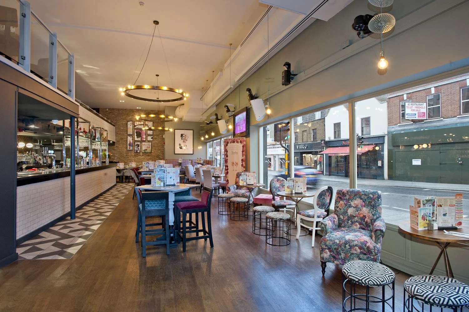 A Taste Of Essex Glam For The Slug &amp; Lettuce In Brentwood 