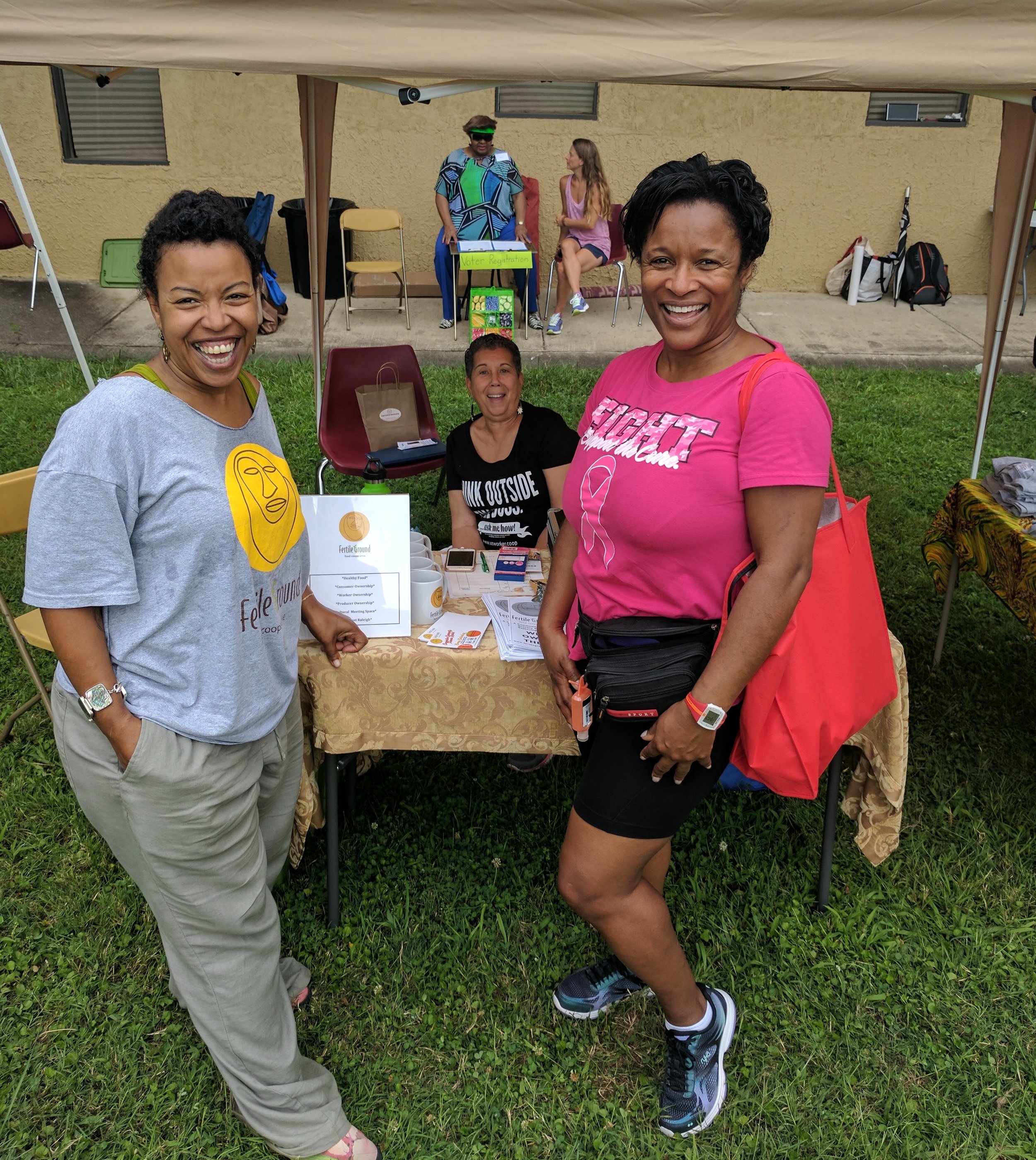 Erin Byrd, left, at the Fertile Ground Food Cooperative Farmers Market