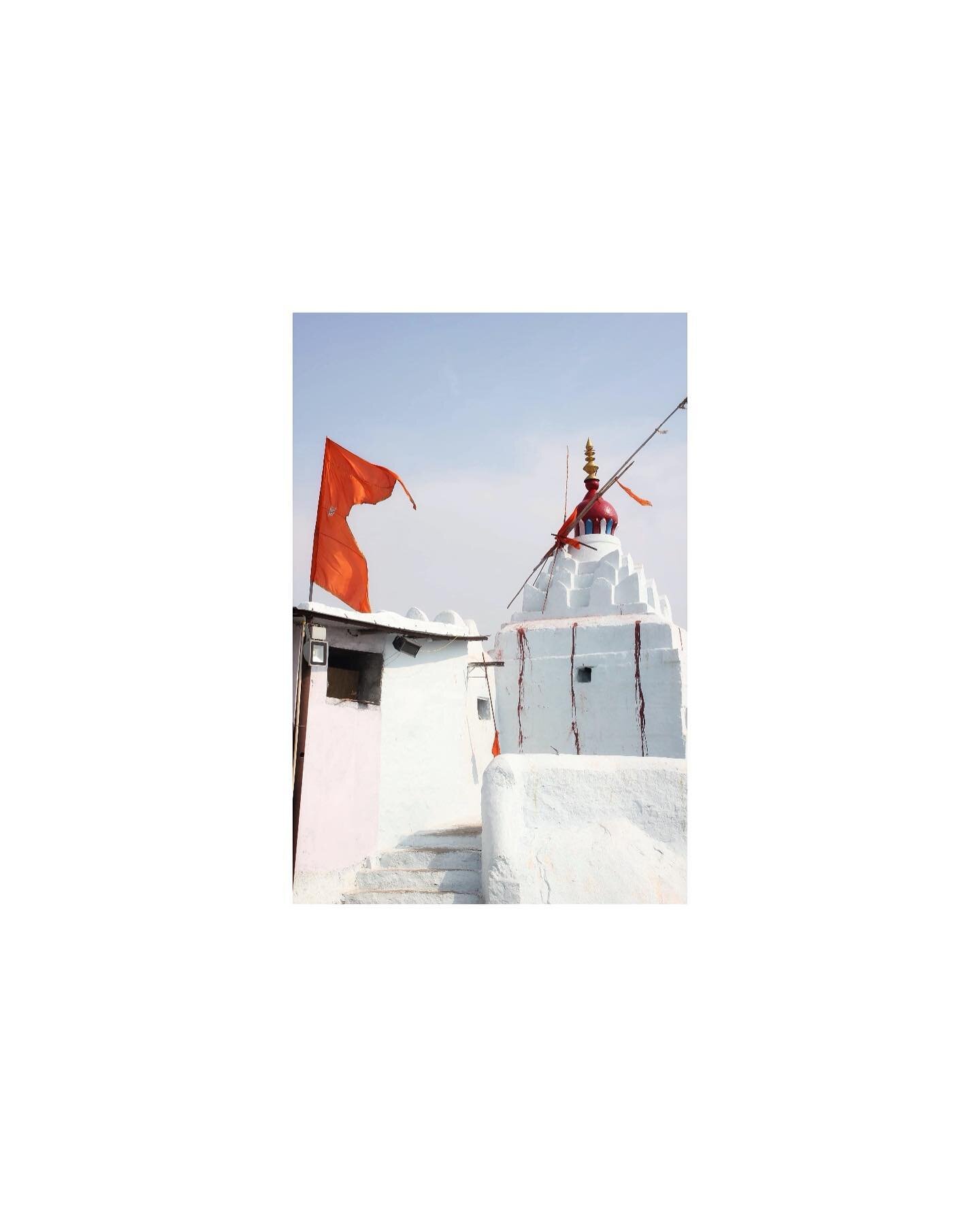 #Hanumantemple#hanuman#temple#whitetemple#monkeygod#indiantemple#topofthemountain#hampi#india#oldie#2014
#digitalphotography#canon550d#whitephotography