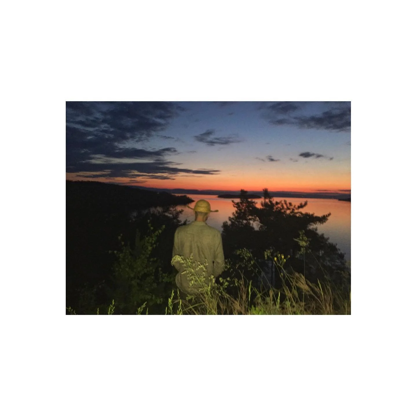 #Moxnes#p&aring;tur#aspond#oslofjorden#earlysummer#longnight#sunneversetsonabadass#sunneversets#huckleberryfinn#innature#shotoniphone