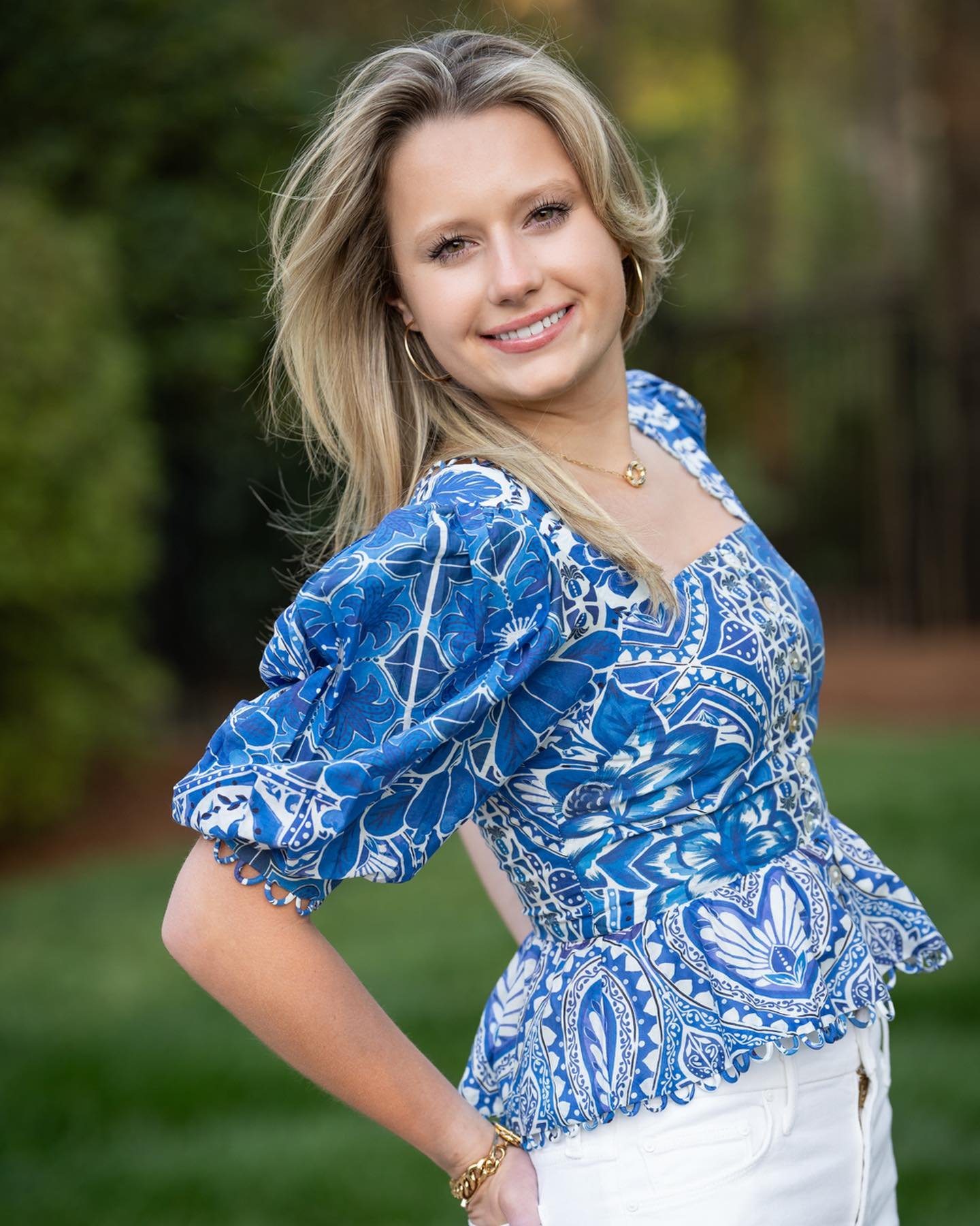 What a beautiful CCDS senior!  Pretty portraits at her home was perfection!