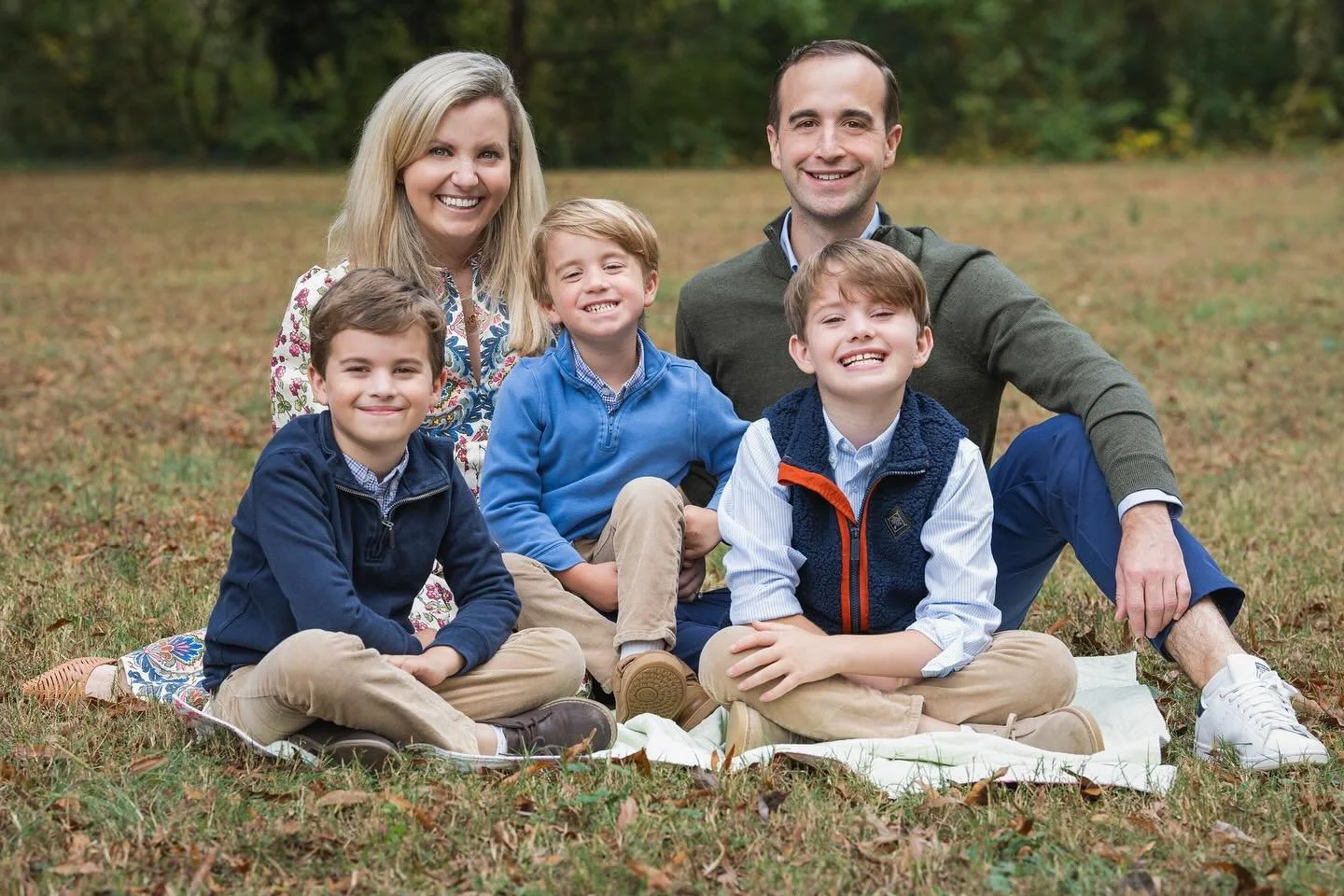 Fall Family Mini Sessions!  Great time to get your family photos for Christmas cards!! Two dates available in November.  Sign up link in profile or DM.
