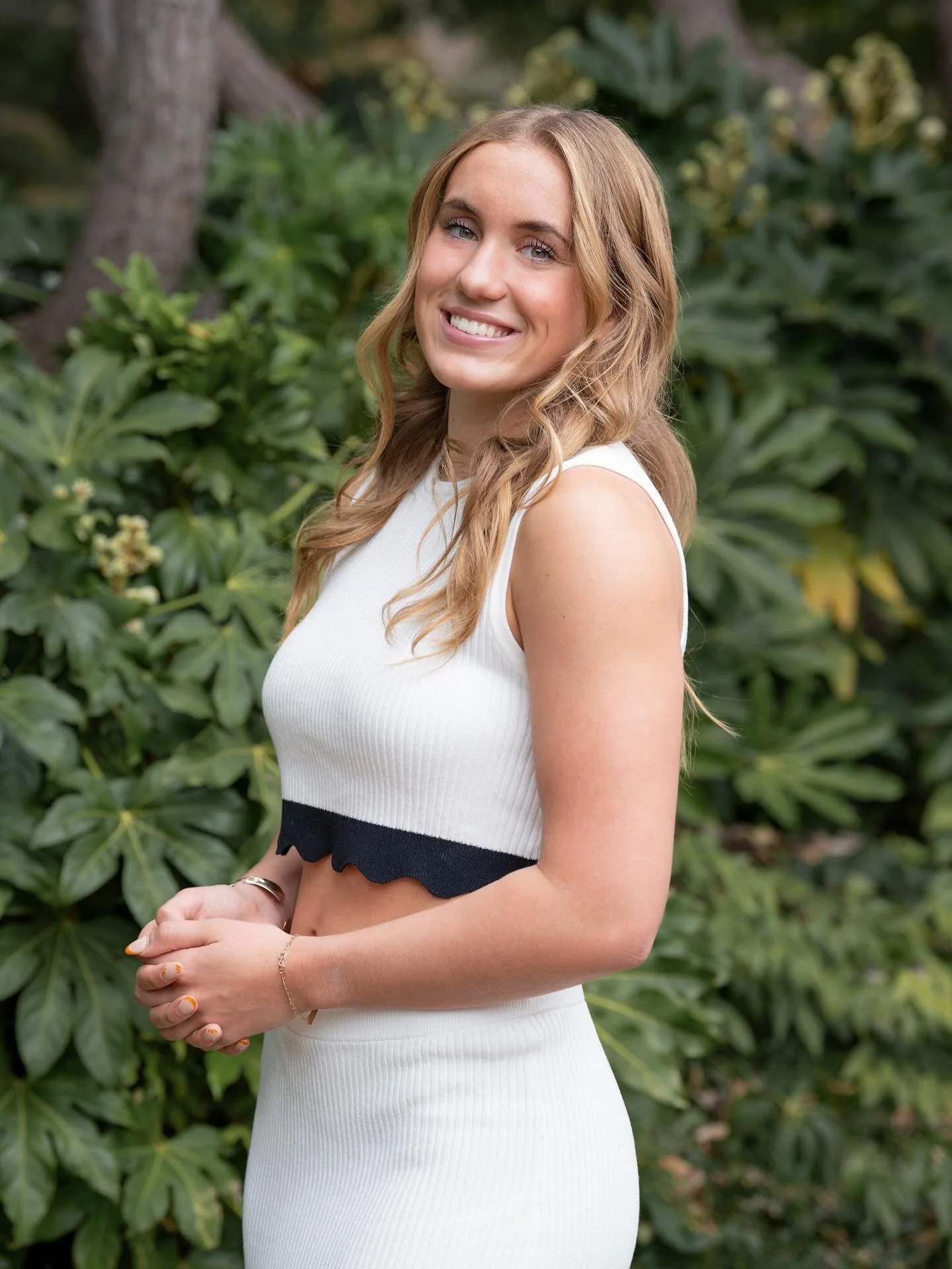 From a Mustang 💚🤍 to a Longhorn🧡🤍 
A sneak peek into this dreamy senior photo shoot!