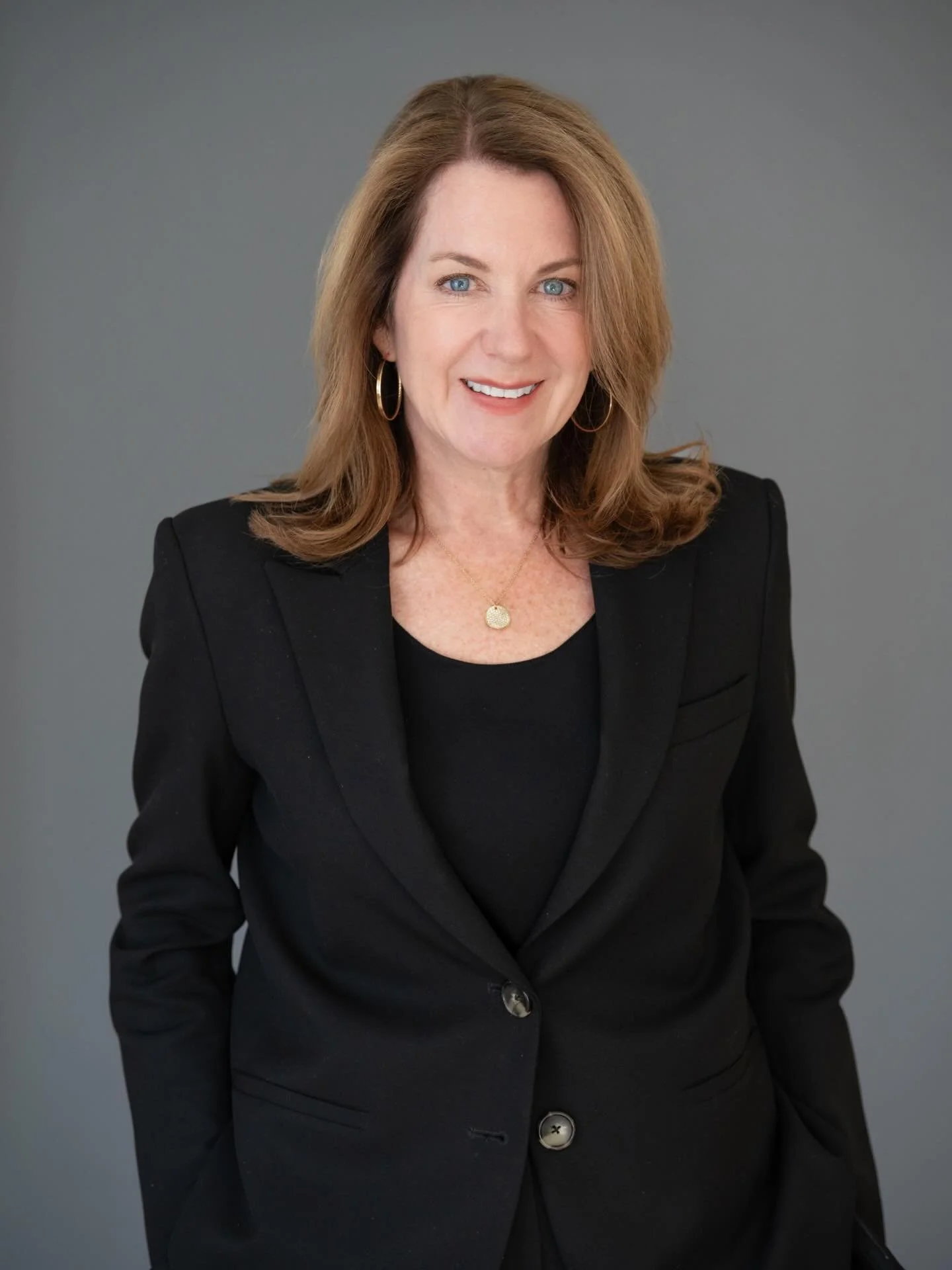 New year, new job, new headshot. 

DM me to update your headshot.