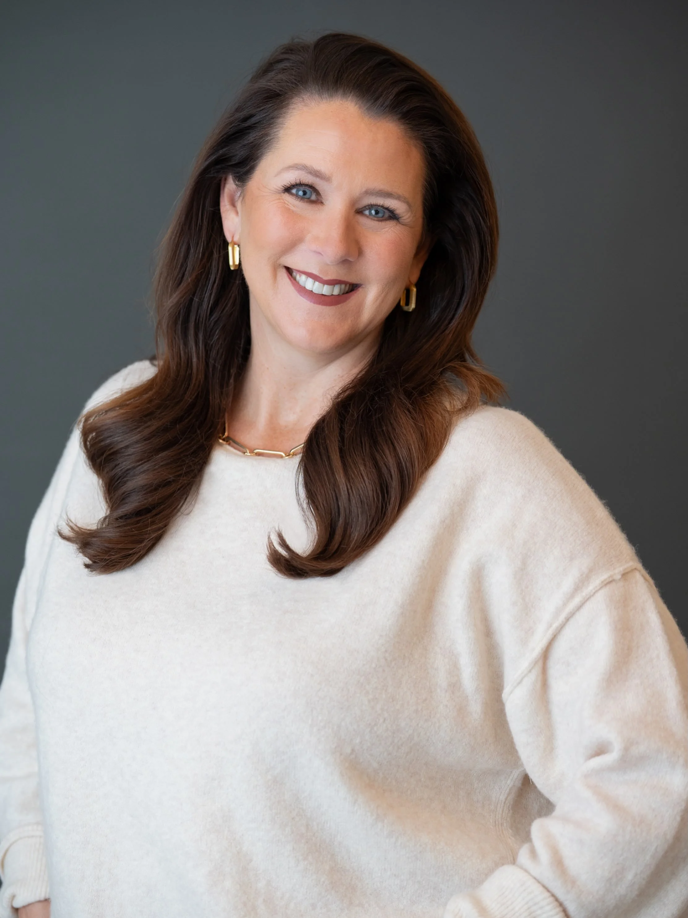 Revisiting my spring headshot day, with lots of nice headshots in a small amount of time.  This is @jenni.b.grier of The Byrd Group. Jenni is a keynote speaker for companies across the country, as well as a business and personal development coach. Sh