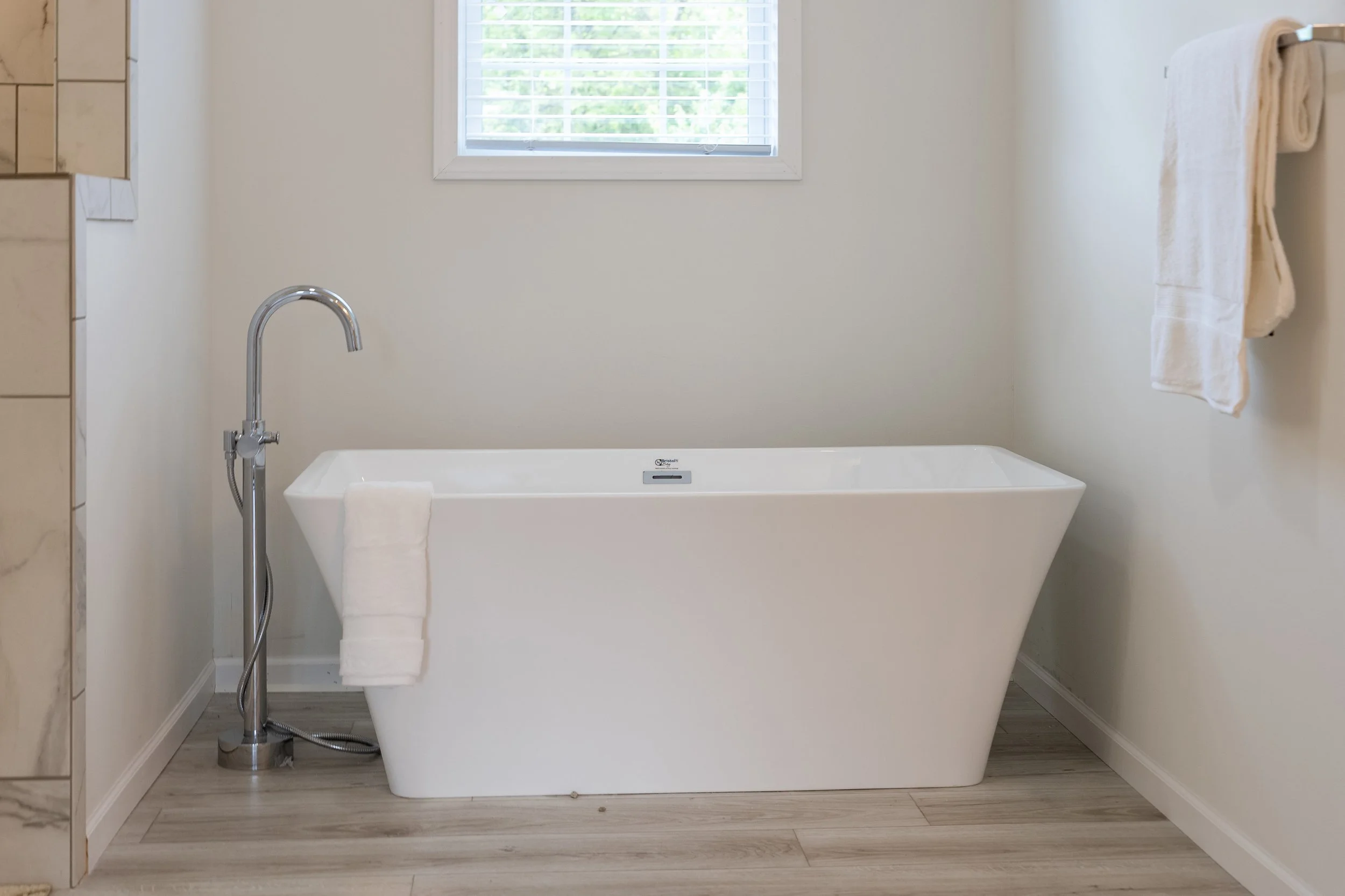 Paramount 3260M32182 Fenton Primary Bath (7).jpg