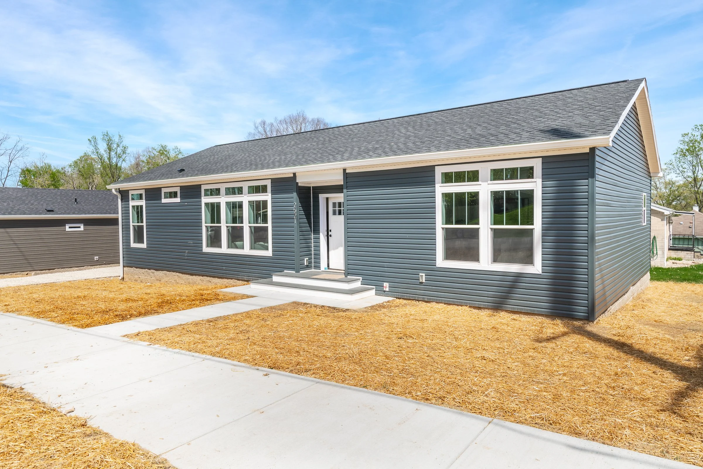 2521 S Banta Ave-3.jpg