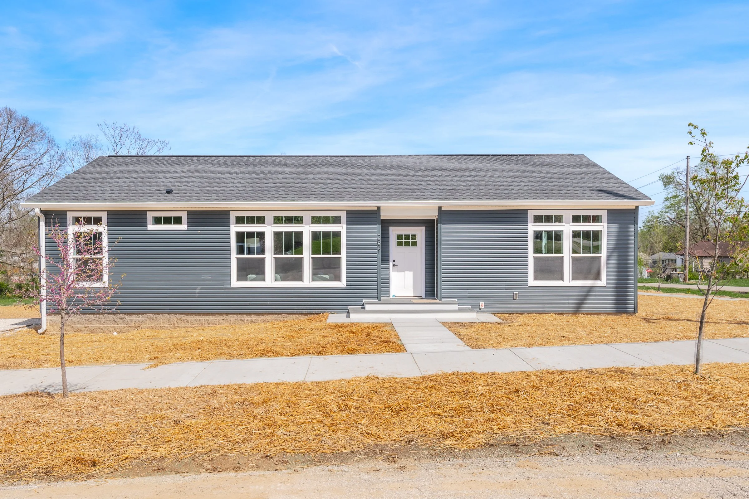 2521 S Banta Ave-2.jpg