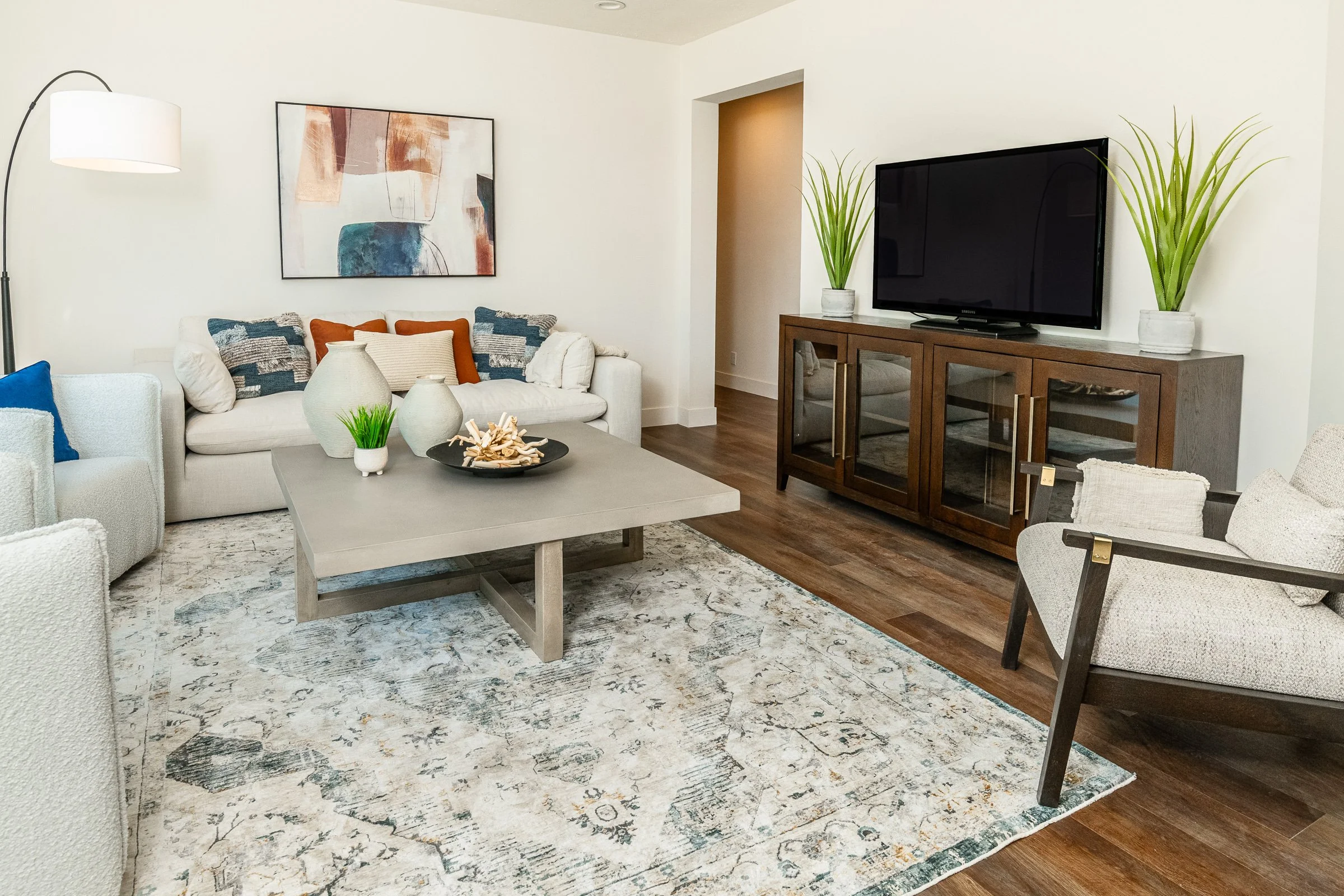 2521 S Banta Ave-14.jpg