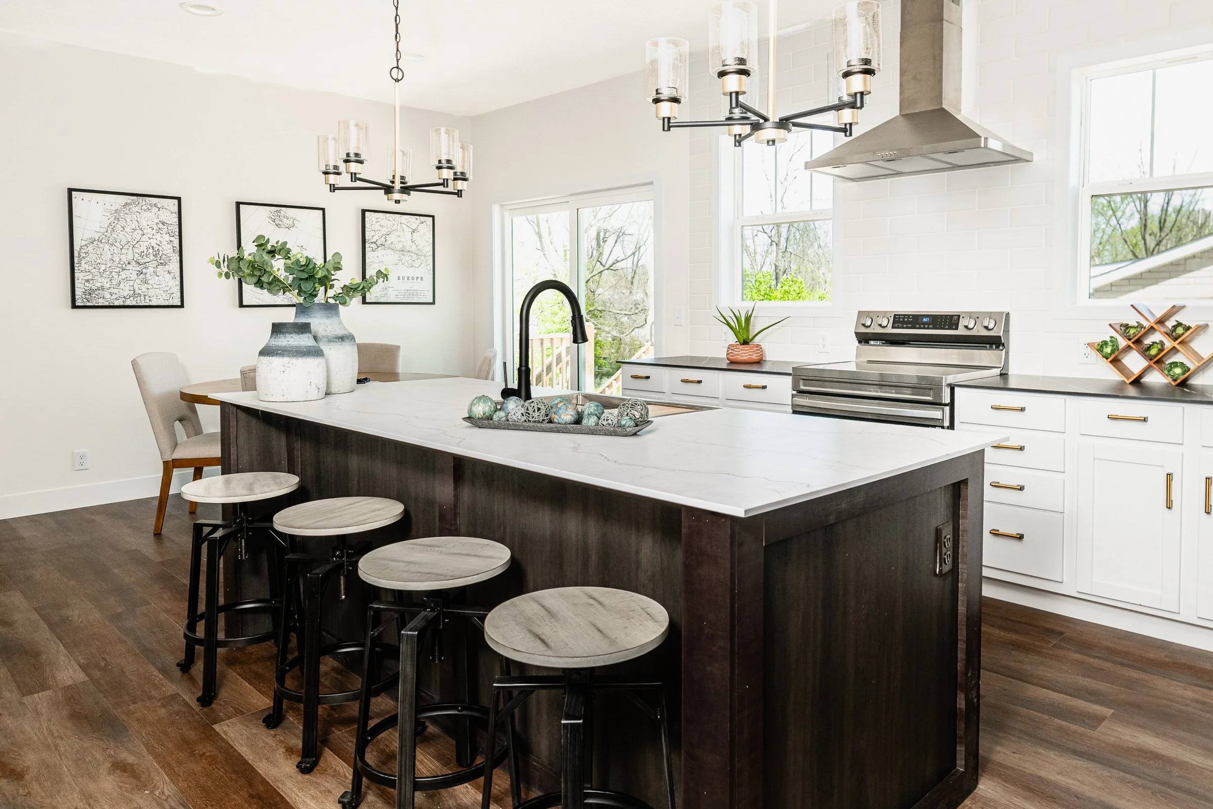 2521 S Banta Ave-16.jpg