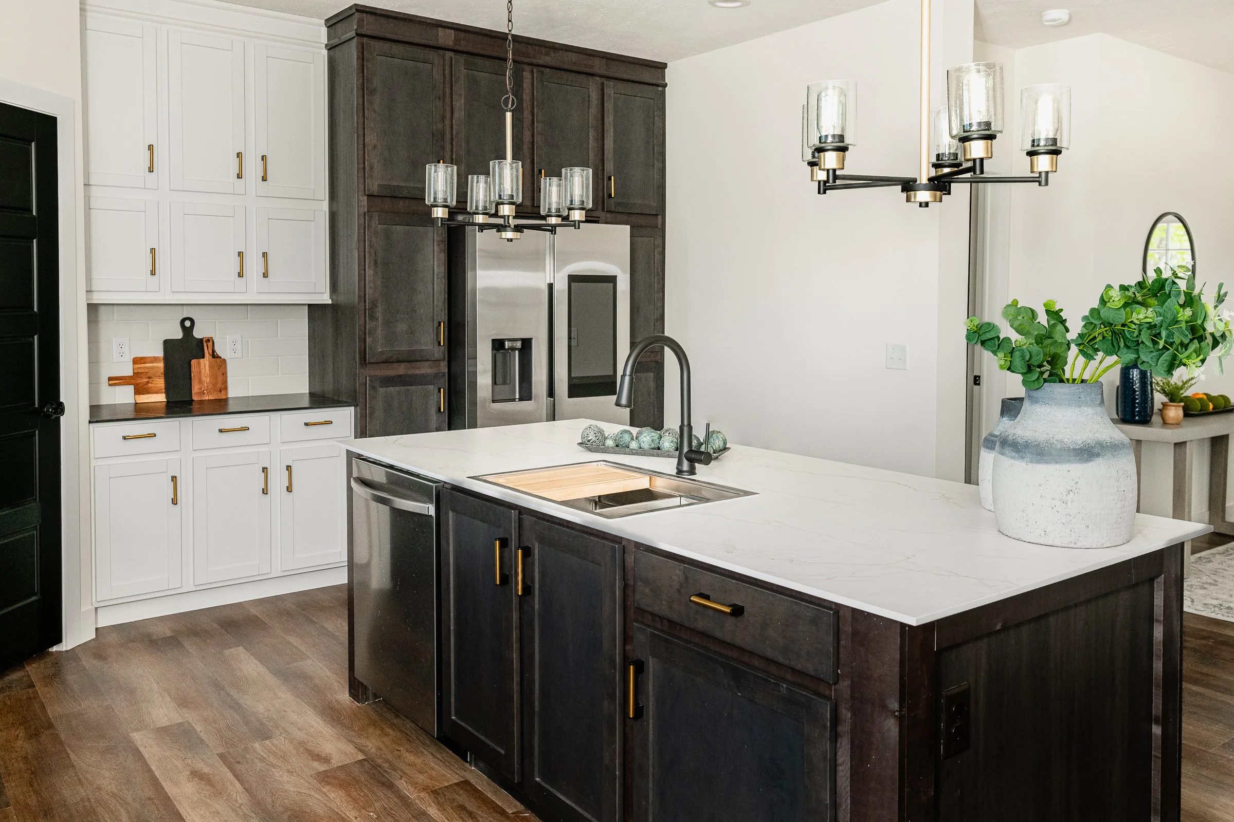2521 S Banta Ave-17.jpg