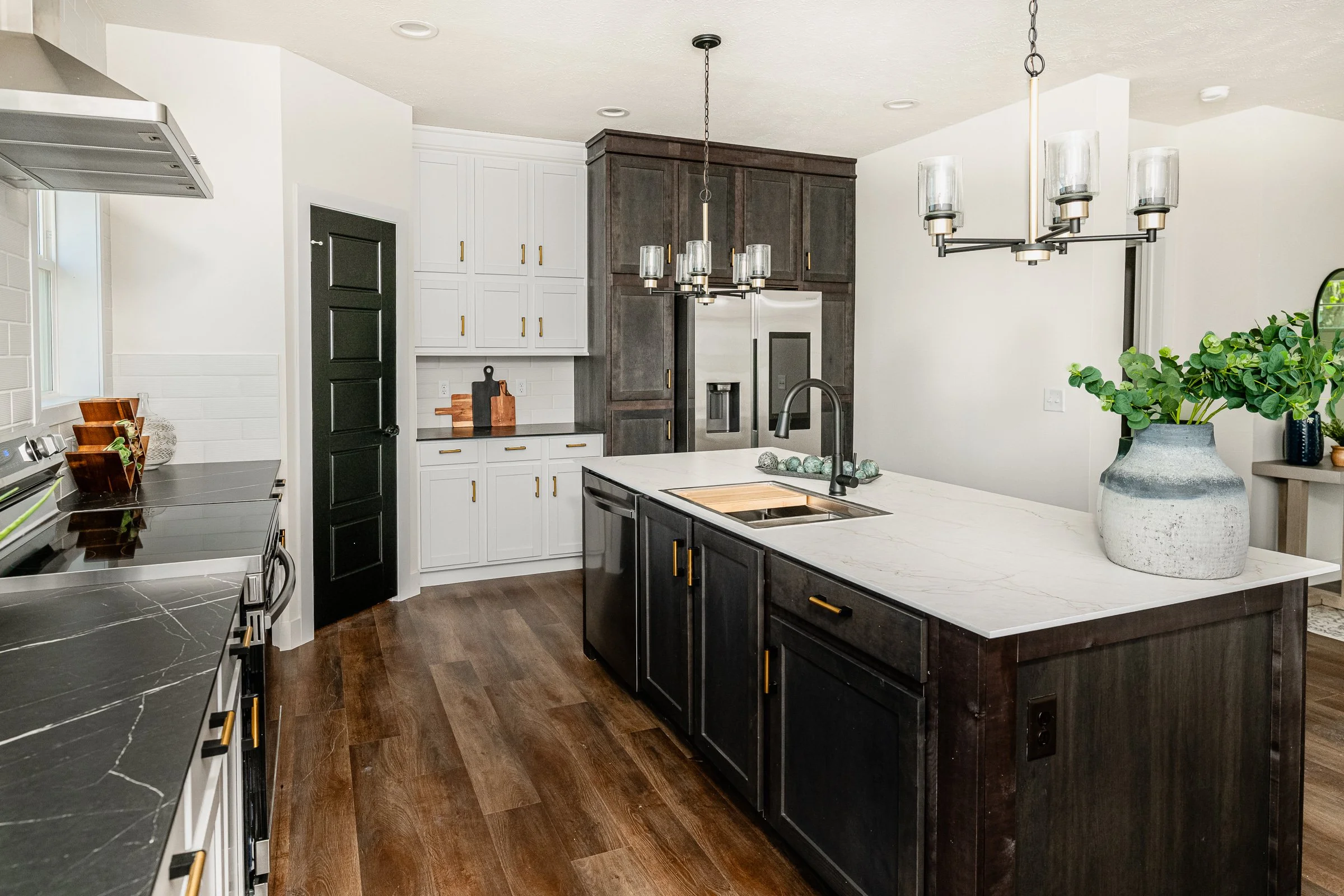 2521 S Banta Ave-18.jpg
