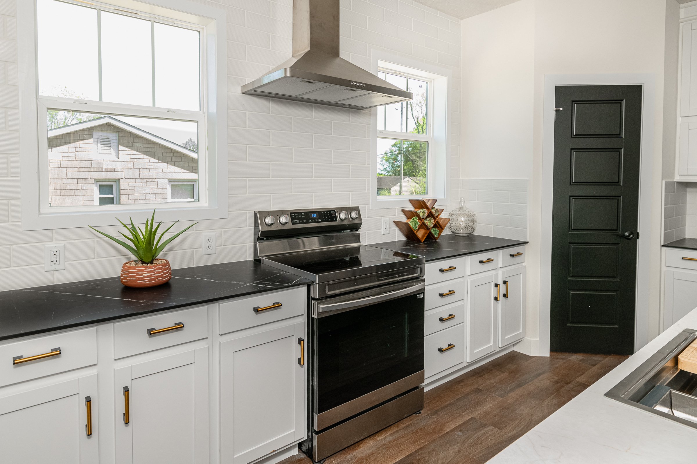 2521 S Banta Ave-20.jpg