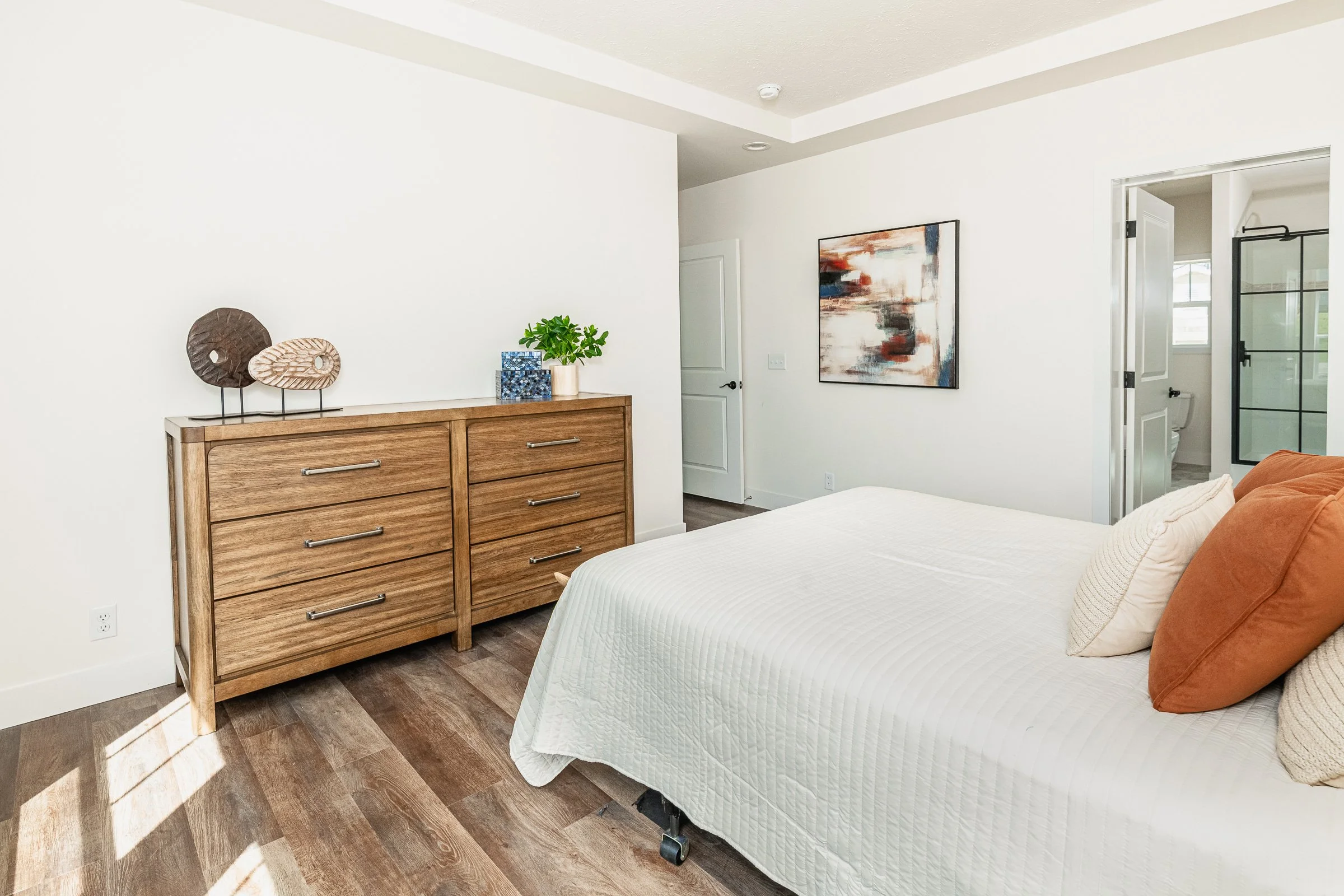 2521 S Banta Ave-27.jpg