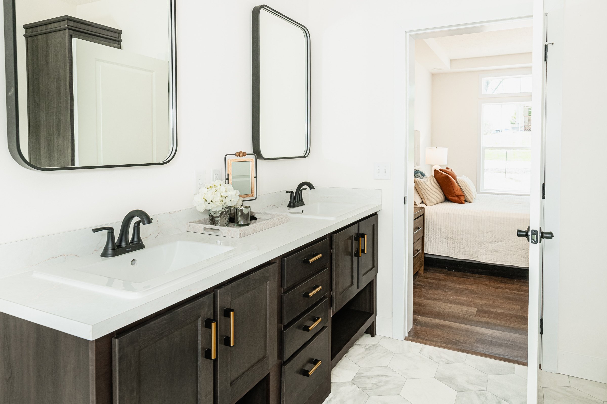2521 S Banta Ave-29.jpg