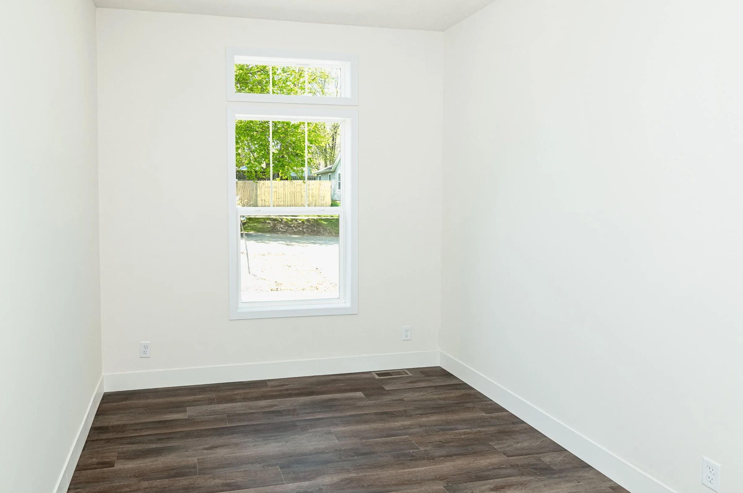 2521 S Banta Ave-35.jpg
