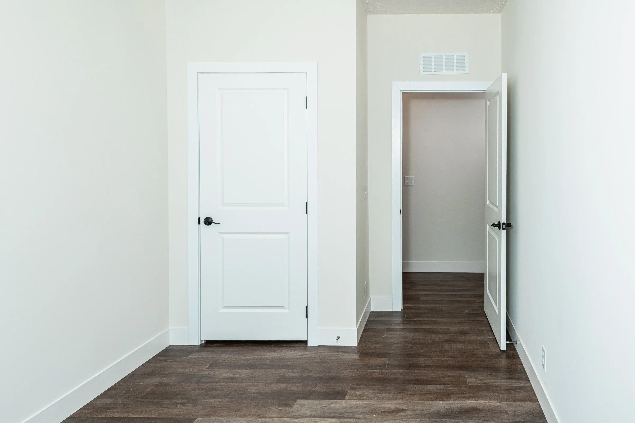 2521 S Banta Ave-36.jpg
