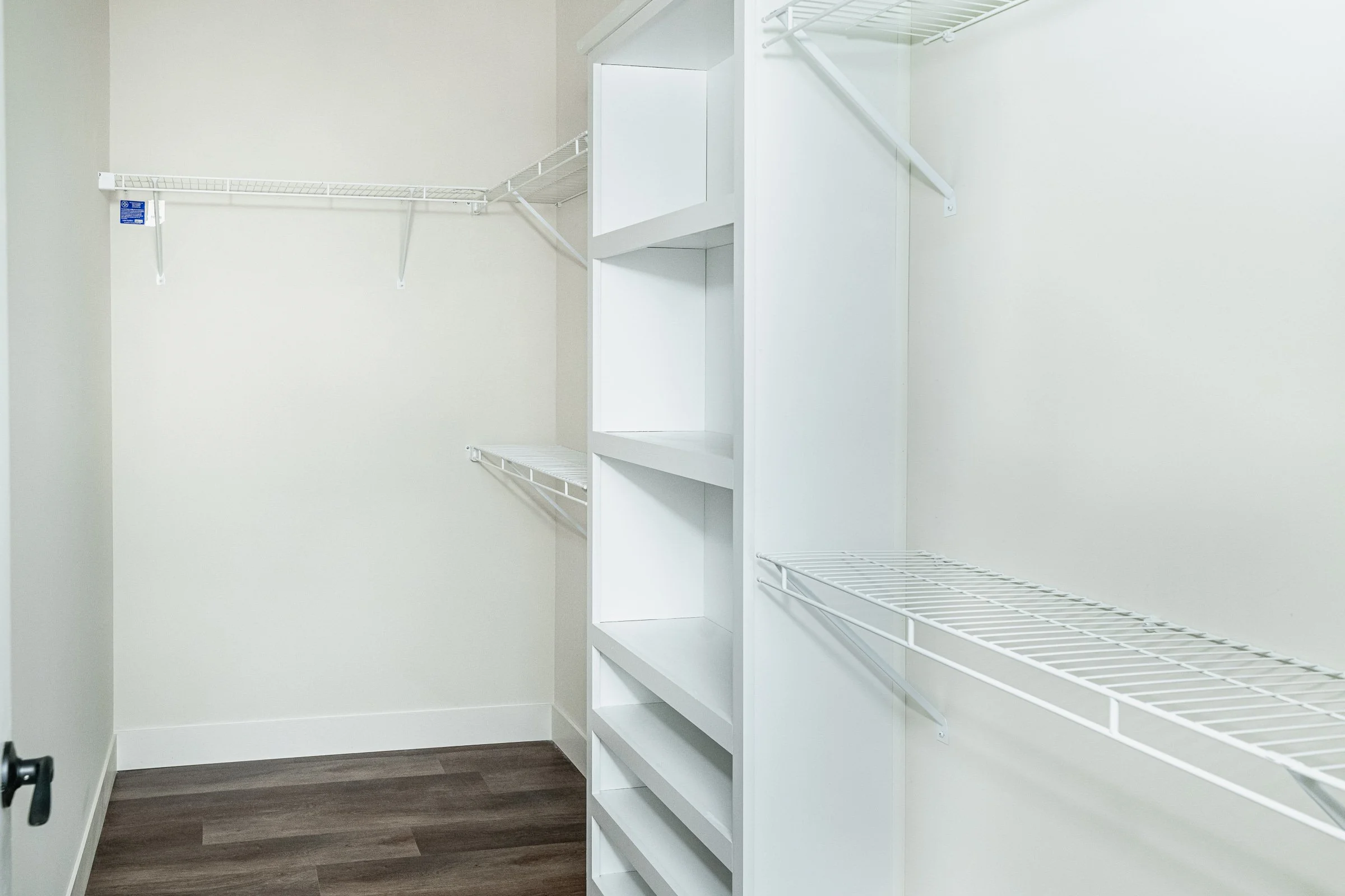2521 S Banta Ave-39.jpg