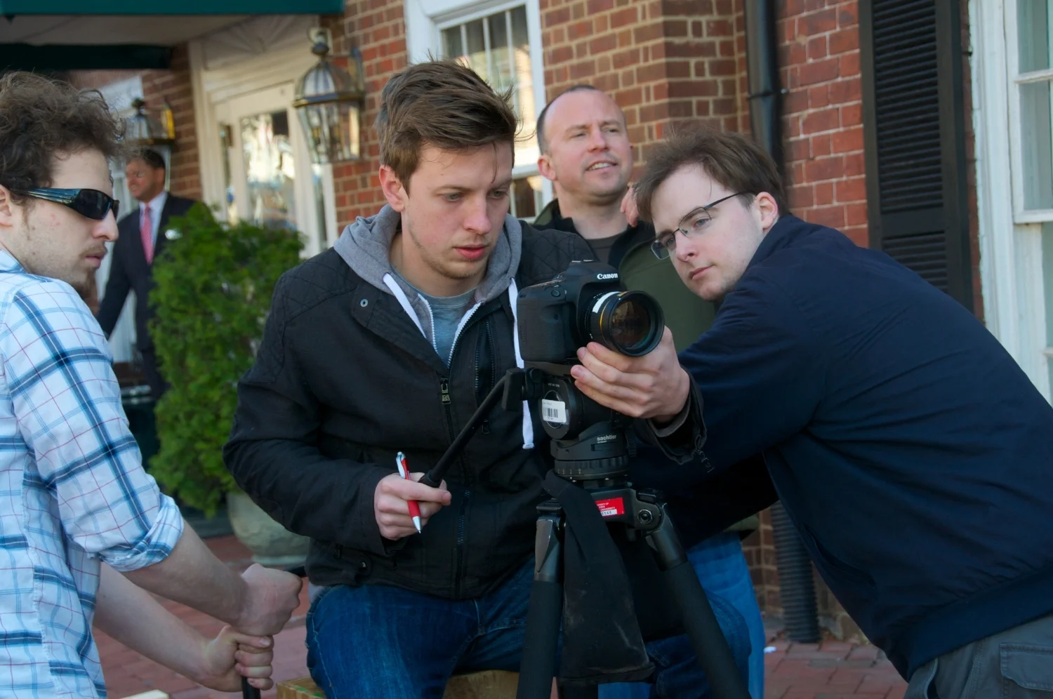 Dolly shot on the sidewalk "Hard Fix"