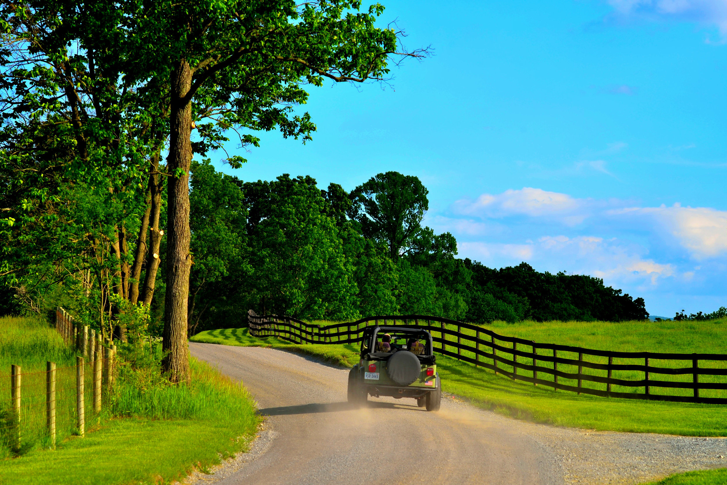 Jeep road Hogroast 2014.jpg