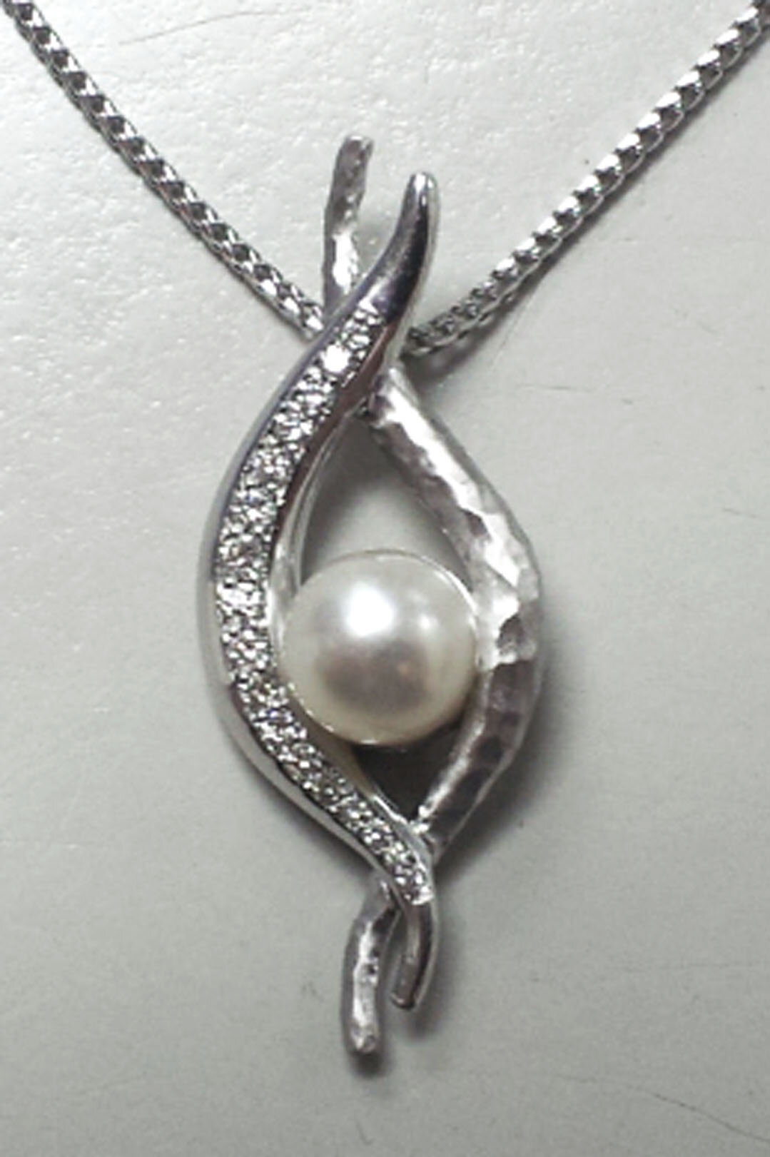 Pearl pendant.jpg