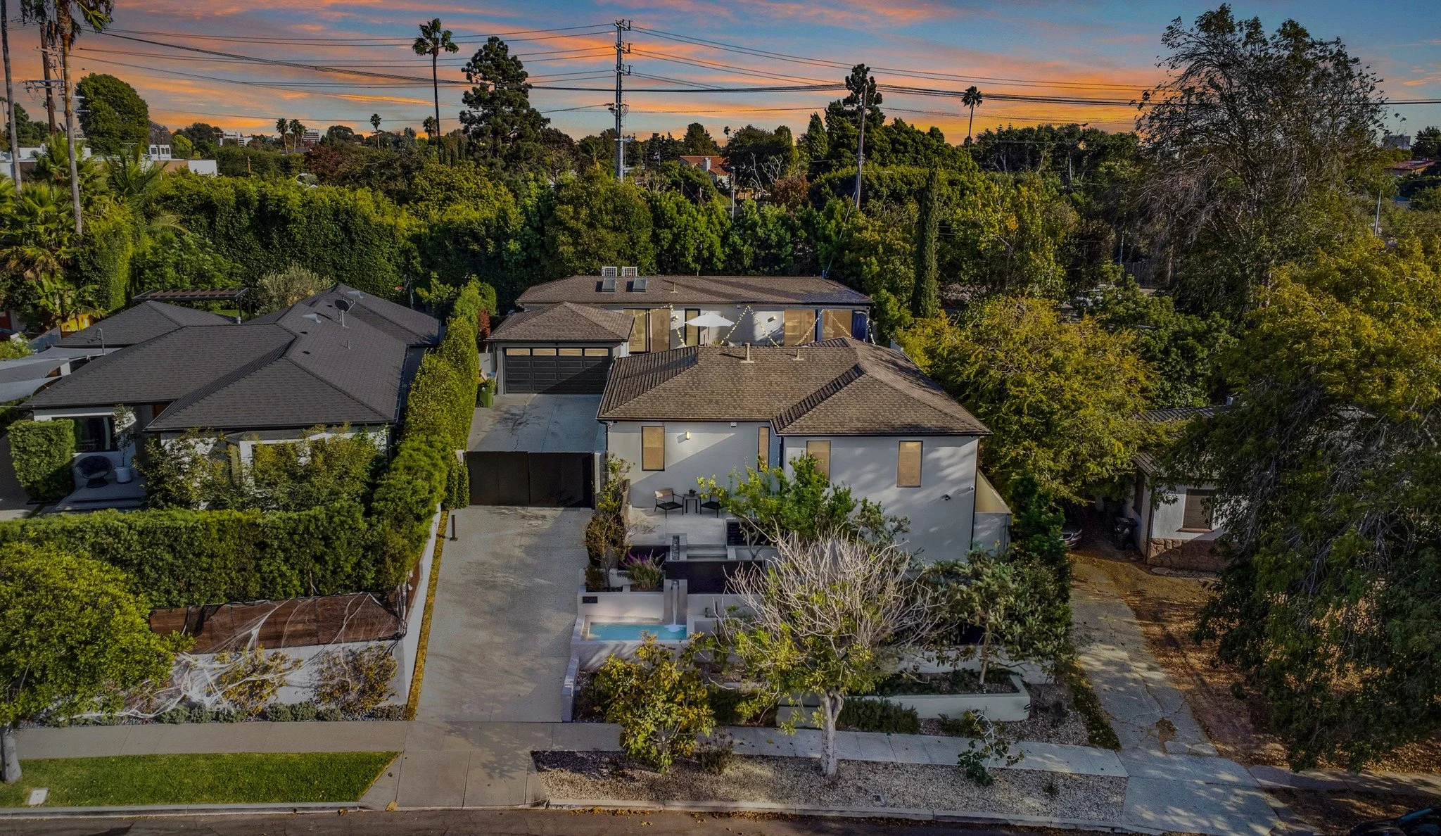 Virtual Sunsets - Just one of the innovative products available from SNAP. 

Stop spending hundreds for a second evening photo shoot just to get a few sunset shots.  These days we can achieve even better results than the real thing.

#photos #sunset 