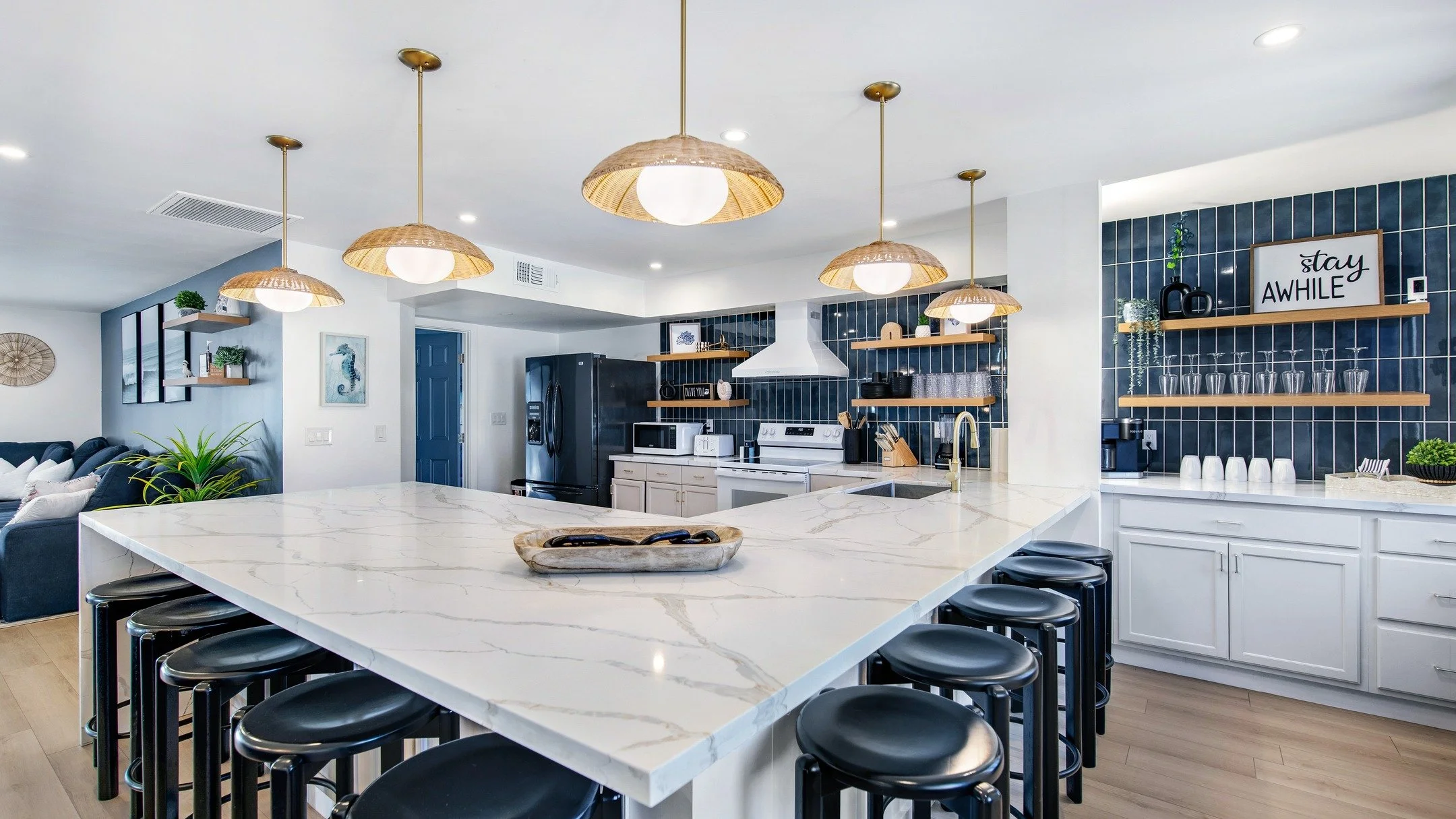 Using depth to enhance focus and style.

#photography #architecture #blur #style #focus #depth #arizone #havasu #realestate #realestatephoto