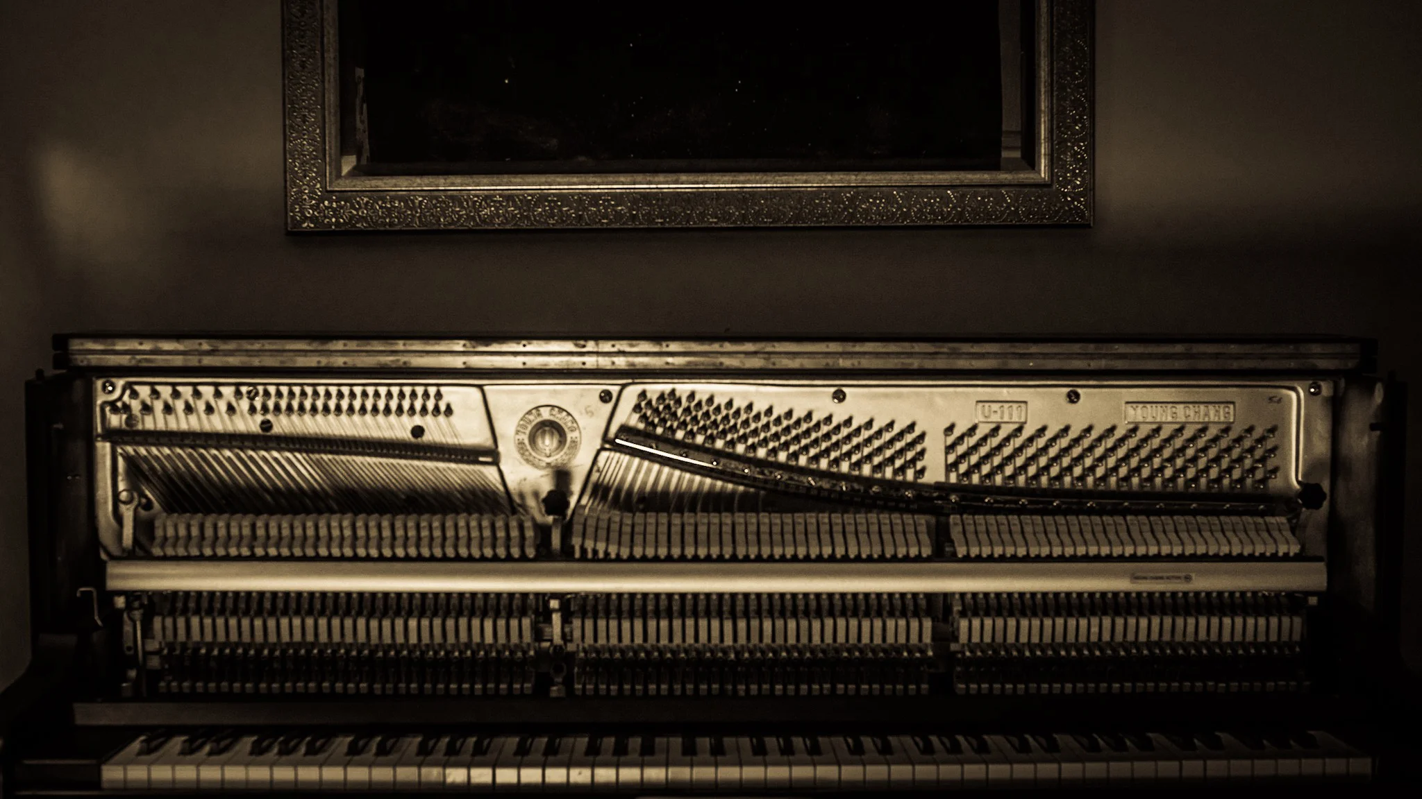 Piano Golden.jpg