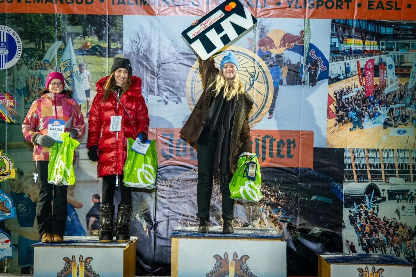 Kui on Talim&auml;ngud, siis on ka LHV Noortepanga rahavise! 🎯

LHV @noortepank rahavise tuleb taas ehk kahel &otilde;nnelikul on v&otilde;imalik skoorida kuni 500 eurtsi taskuraha! Kuidas? Ole lihtsalt t&auml;pse k&auml;ega ja looda, et &otilde;nn 