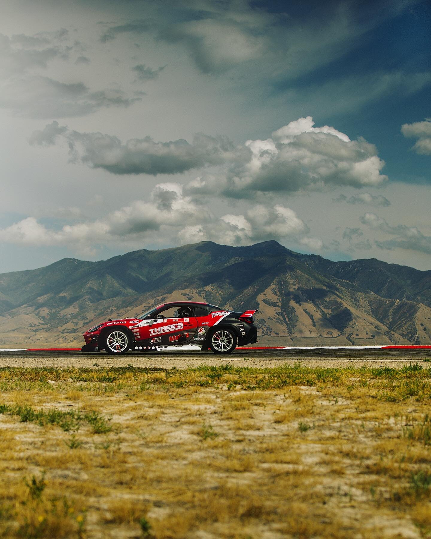 @kengushi getting ready for practice. Wish all FD events were like this. Open skies and nice weather. 
.
.
.
.
#fdslc #formuladrift #drifting #utah #cloudhunting #utahmotorsportscampus #toyota