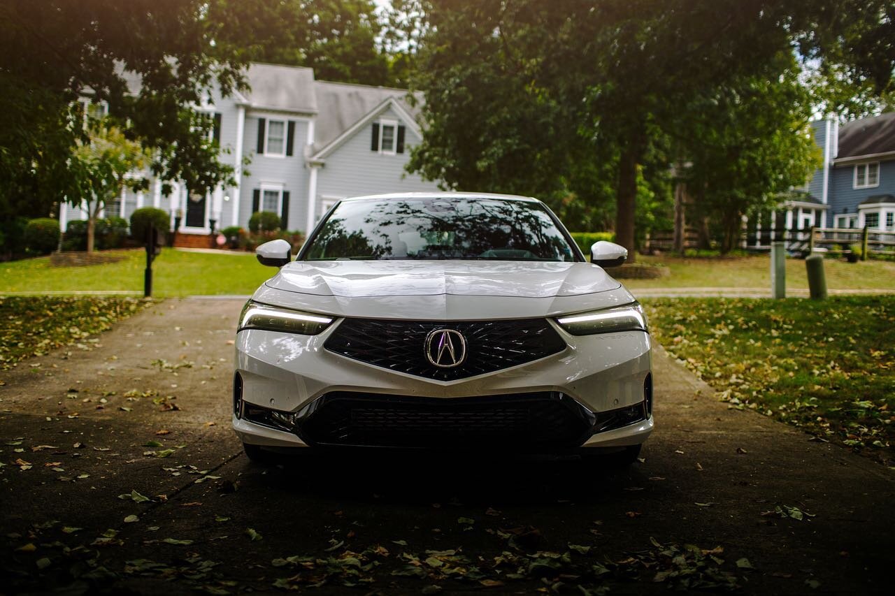 After 8 years of driving a Ford Explorer. Finally moved on to this new soccer dad mobile. 
.
.
.
.
#acura #integra #ricemobile #nostance #acuraintegra #stock #soccermobile