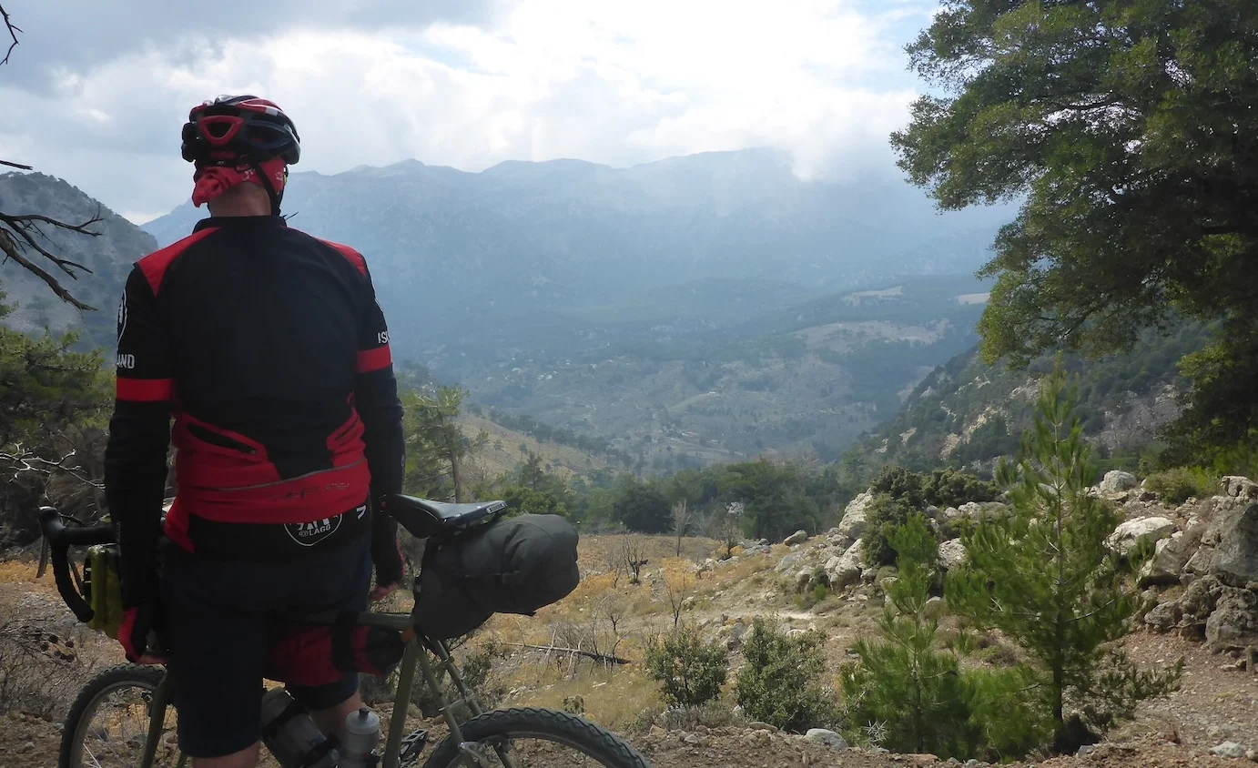 Contemplating the descent from the Dikti mountain all the way to the sea.