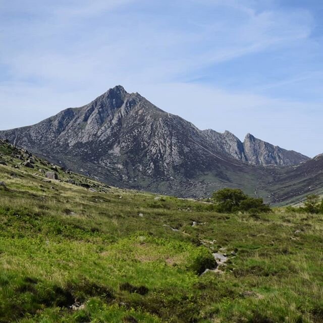 Glen Rosa. How I have missed this place 💚. New guidance from the Scottish Government, @scottishmountainrescue and @mountaineeringscotland as we move in to phase 1 of lockdown, meant that for the first time in months we ventured in to Glen Rosa. Cycl