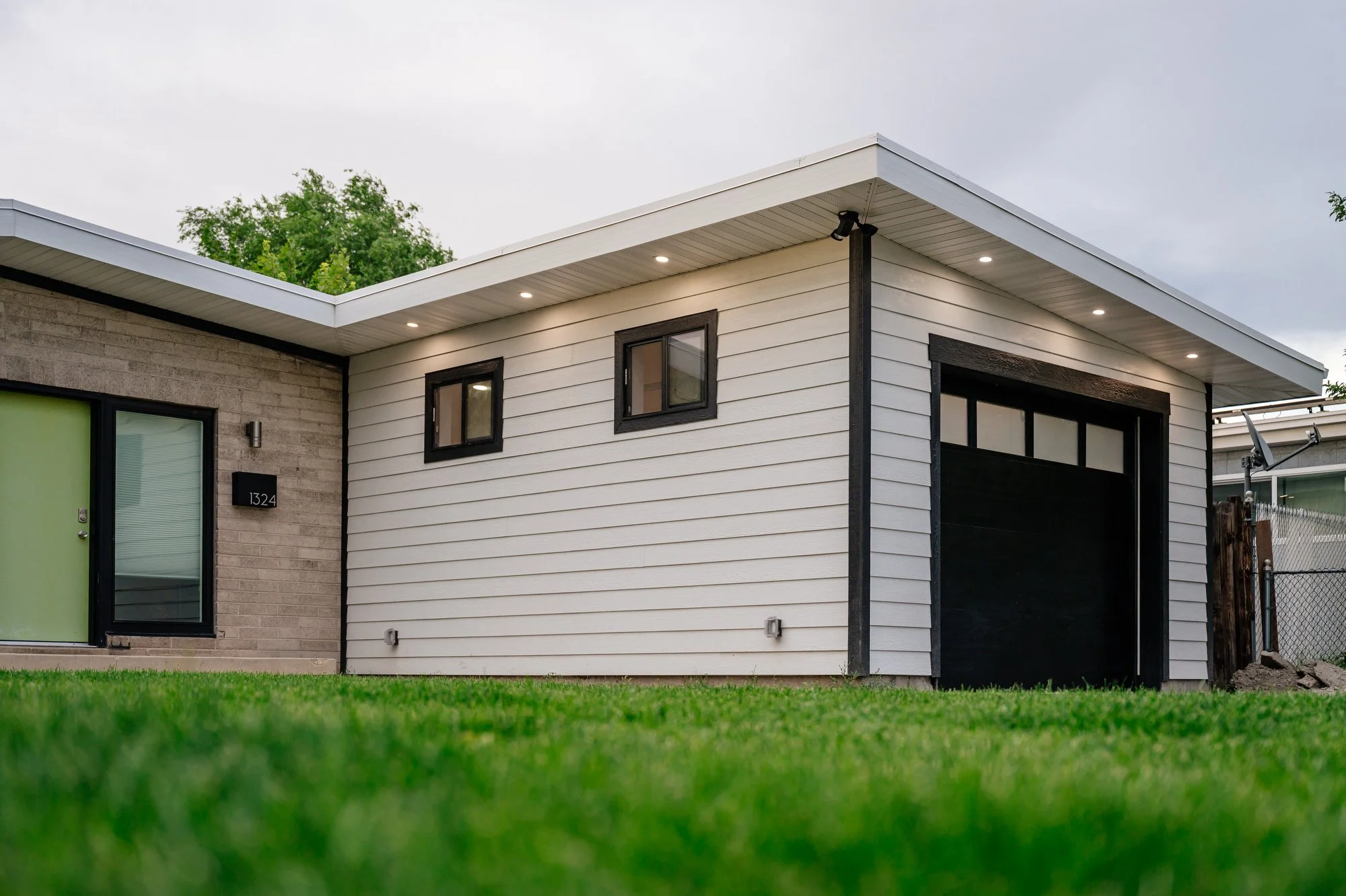 Garage_Webresized_01.JPG