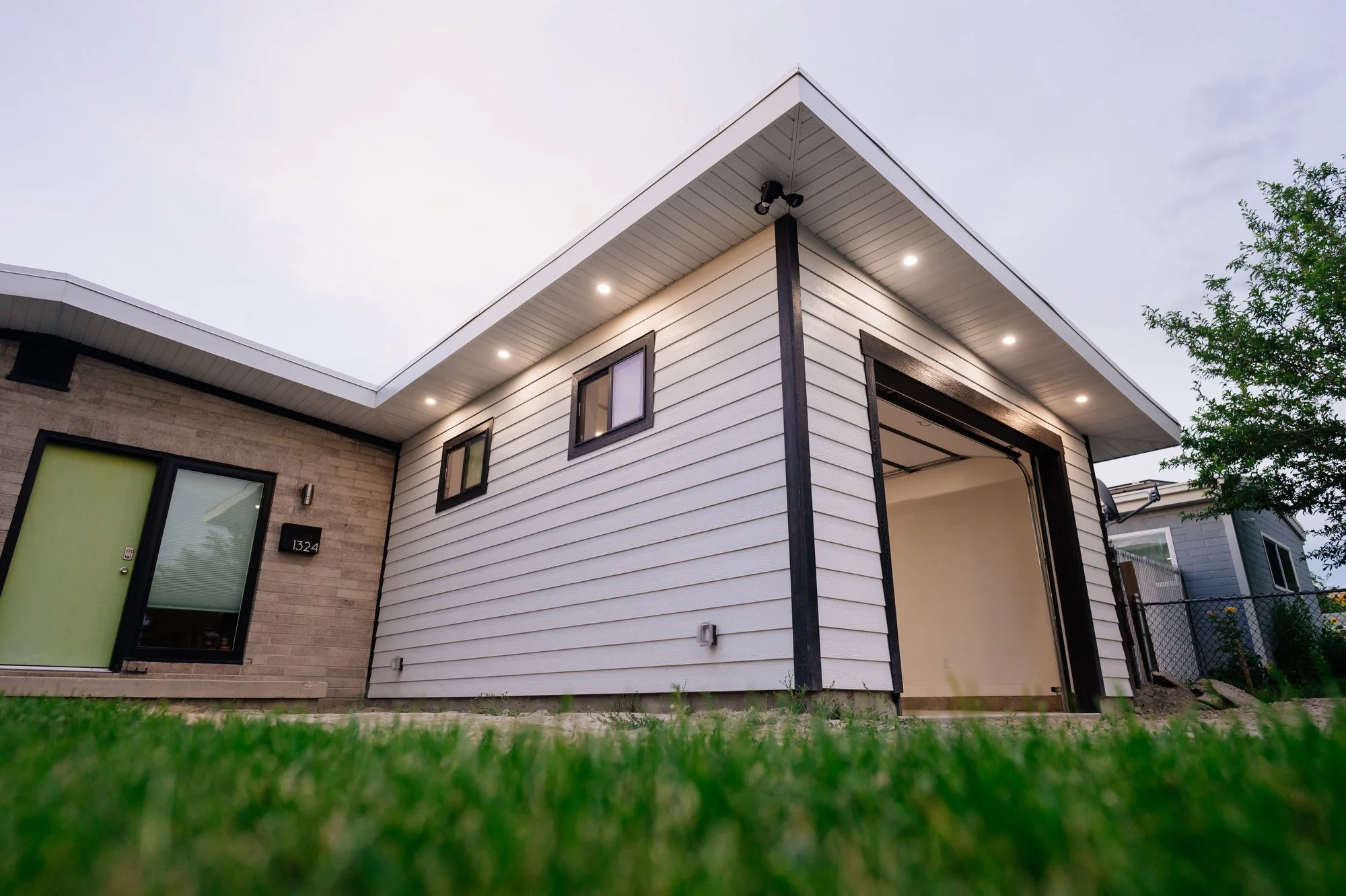 Garage_Webresized_05.JPG