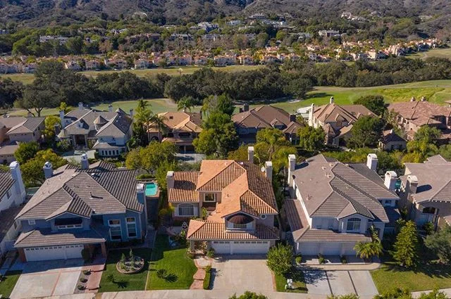 Are we entering a buyer’s market? Better freshen up on the buying process!
✍🏻Check out our latest Blog post “19 Steps For Buying a Home in CA.” LINK IN BIO ☝🏻
#homebuyingprocess #househunting #home #buyingahome #EnjoyOC #DavarAndCo #realestate #realestateblog #blog
