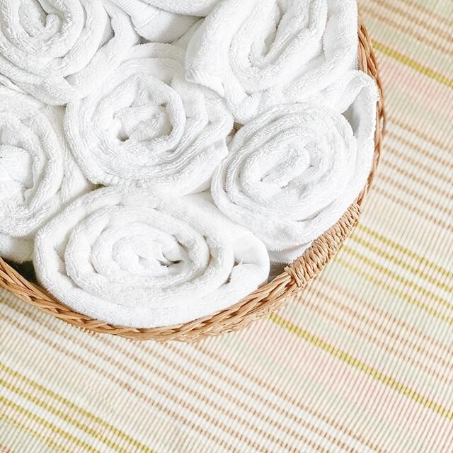 Cabinet space is a precious commodity. One of my favorite space saving and organizational tips is to roll your towels and store them in a basket. You get back all the space under your sink and they look pretty too!
.

Use the link in my bio to shop t