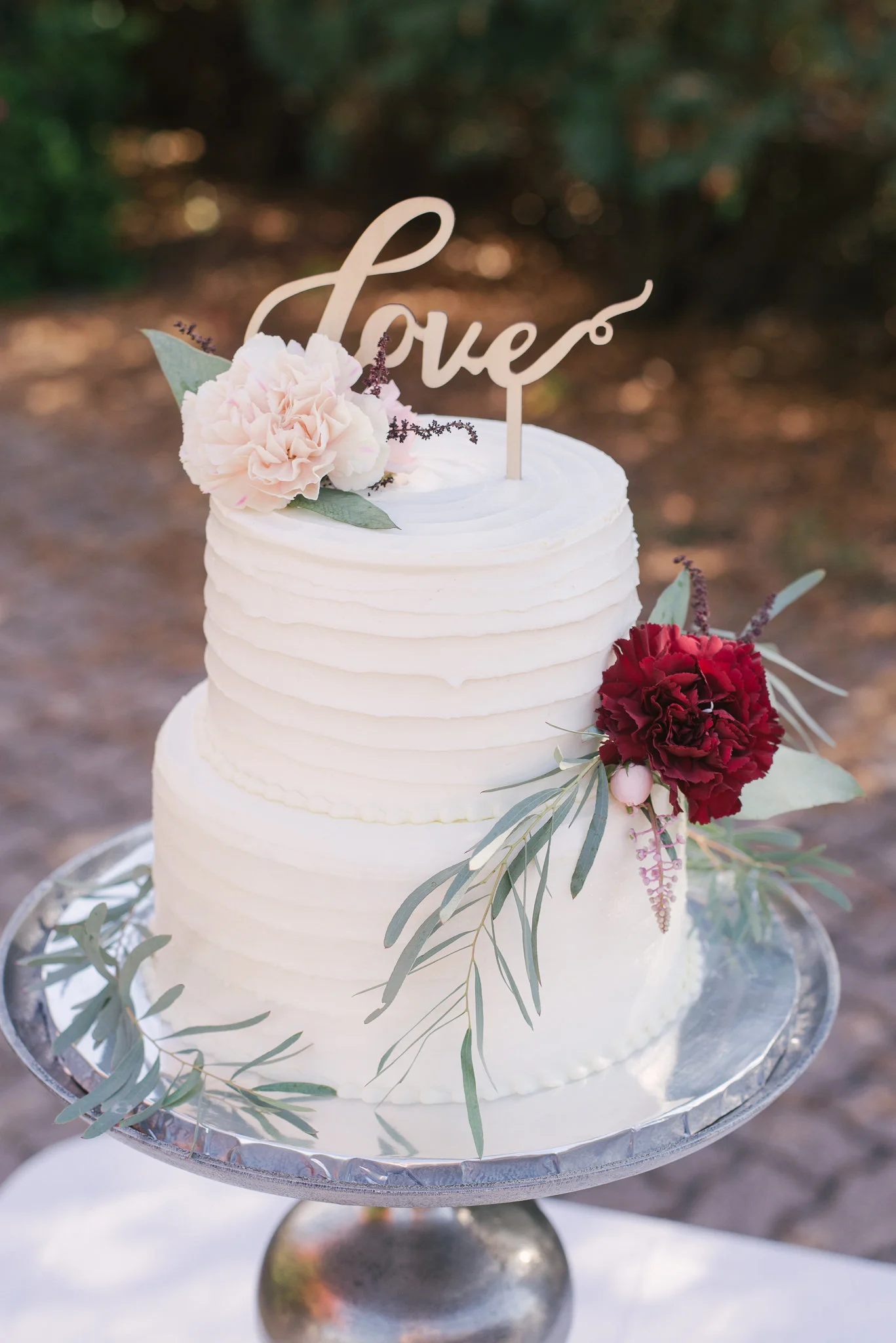 I can guarantee you that this cake tastes as good as it looks! The wedding party devoured it after lunch! 