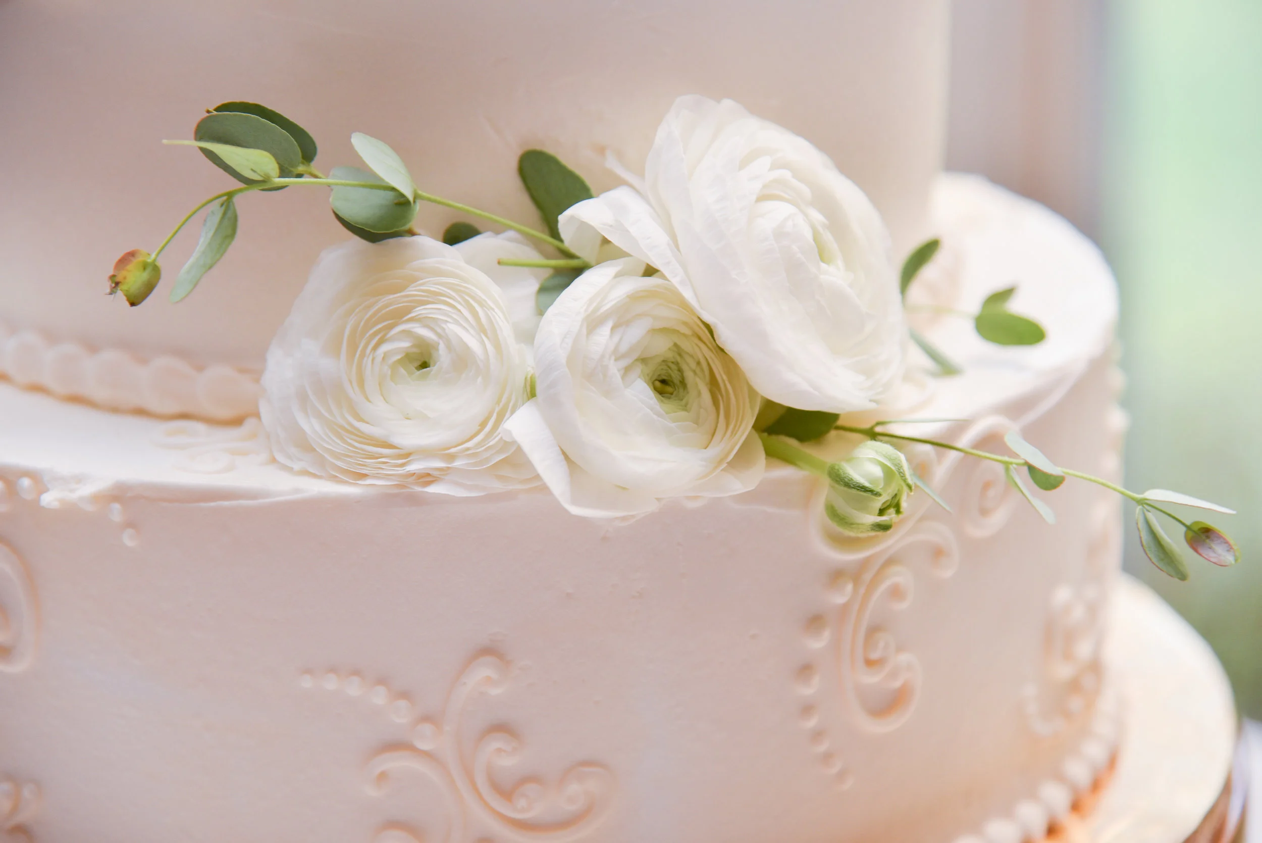 Love this beautiful cake from Buttercream !