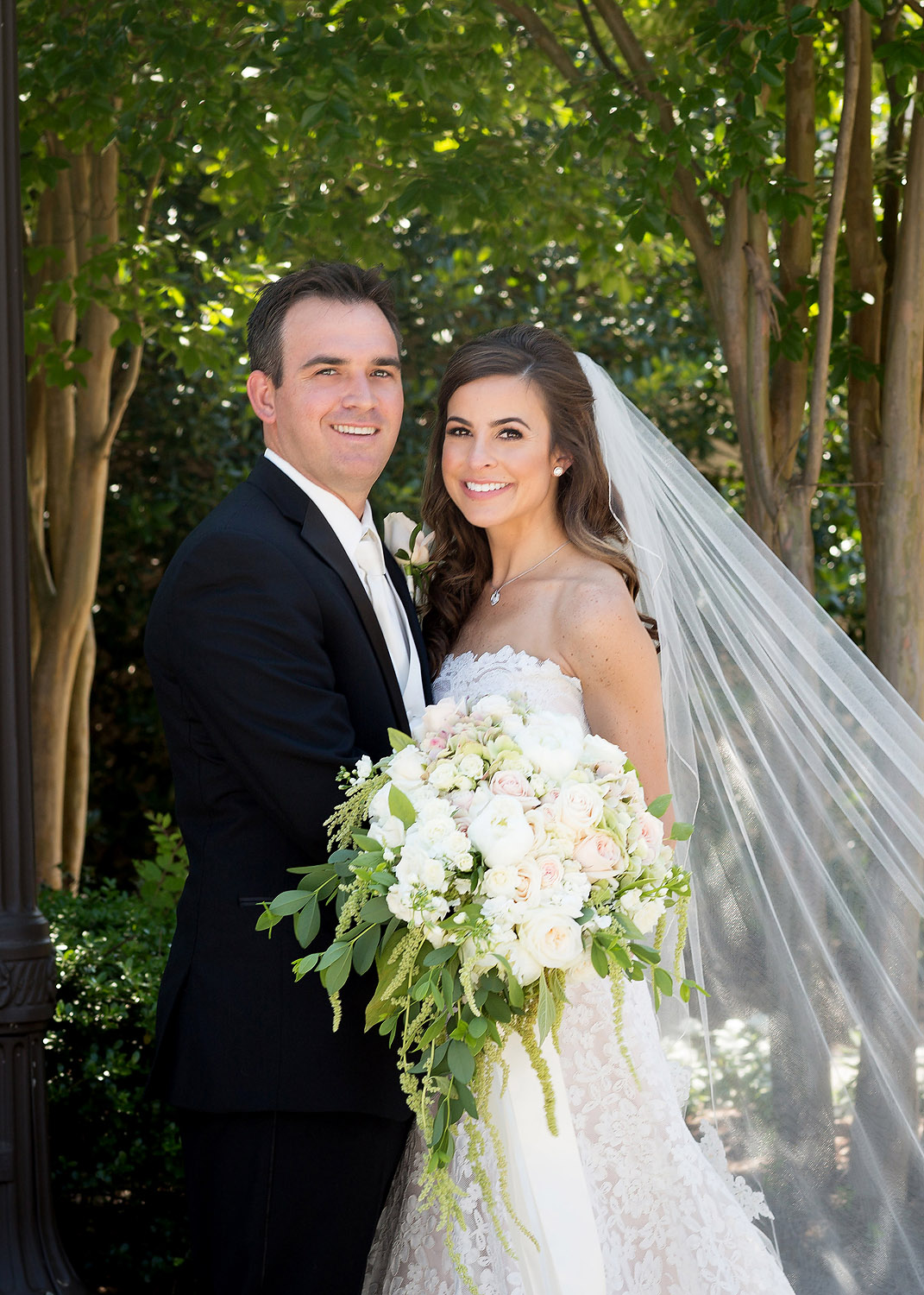 027bride-and-groom-flowers.jpg