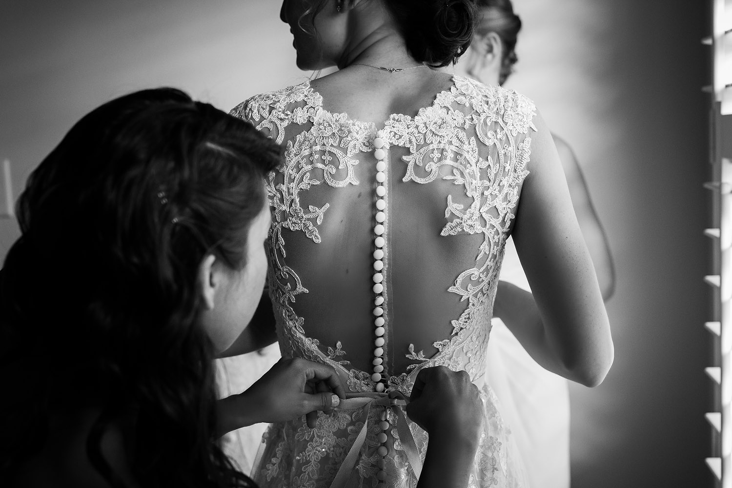 099lace-wedding-dress.jpg