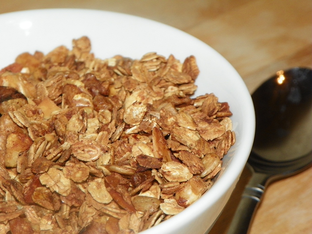 Easy (and Healthy!) Homemade Granola Recipe