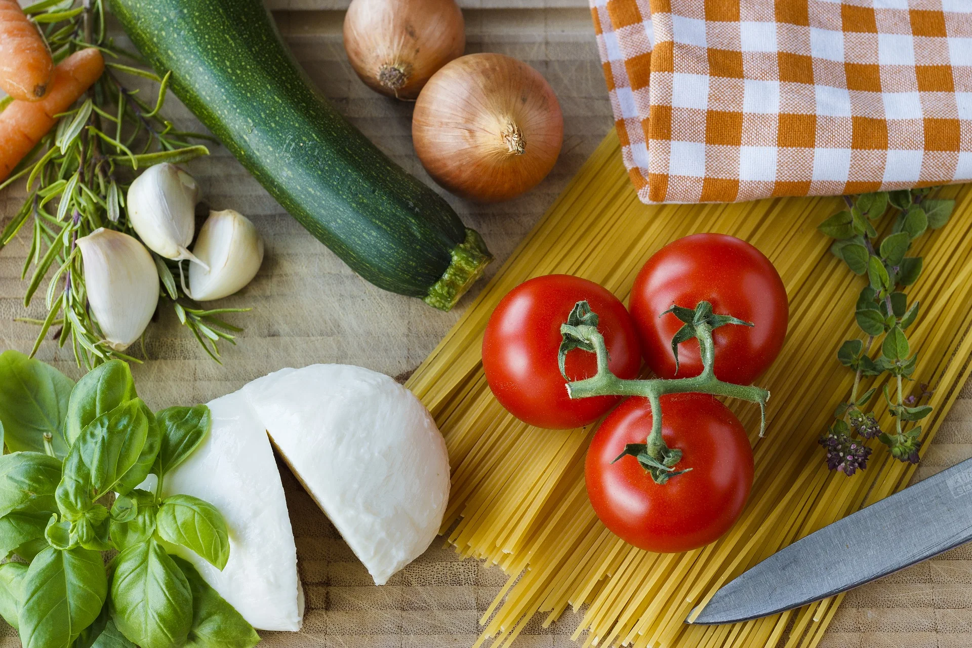 mozzarella-1575066_1920.jpg